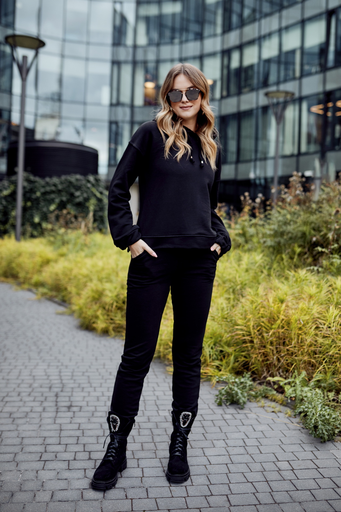 Women's tracksuit made of black cotton