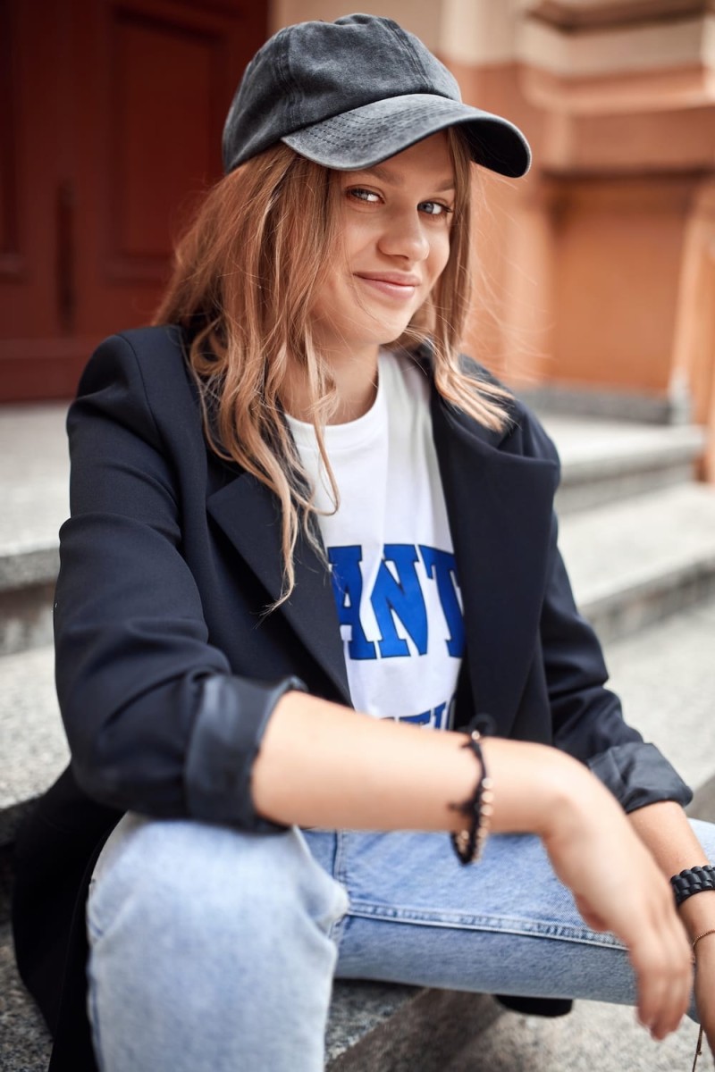 Elegant oversize women&#039;s black jacket