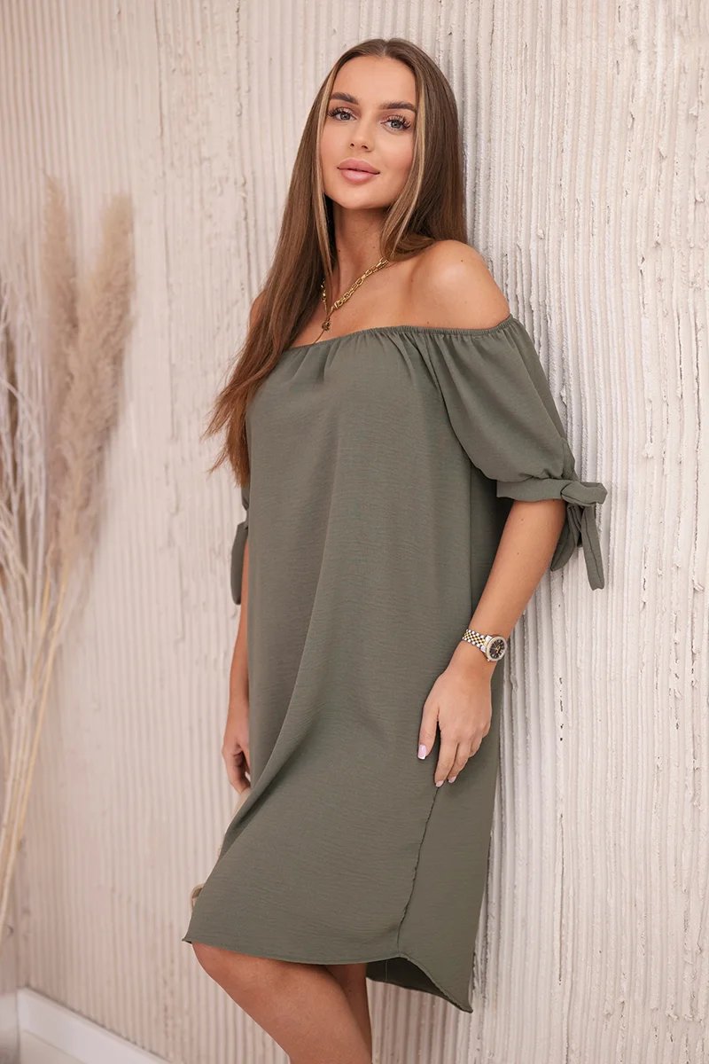 Dress with a longer back and khaki sleeve ties
