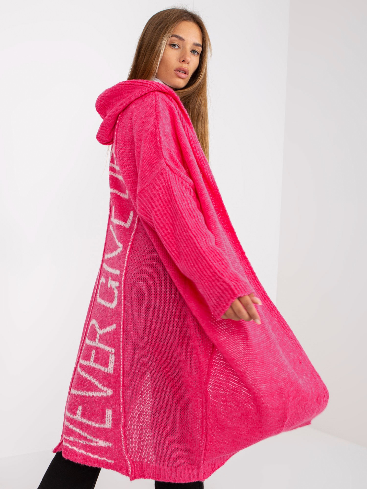 Levně Fluo růžový volný cardigan s nápisem OH BELLA na zádech