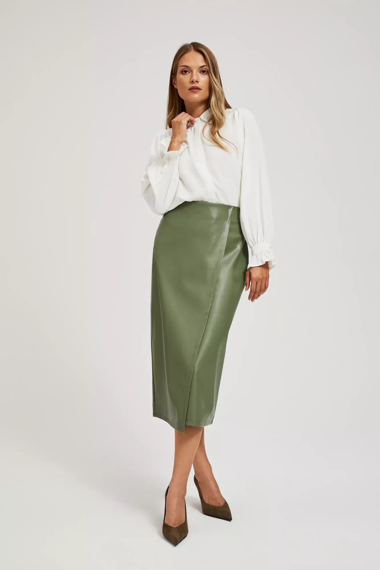 Shirt with decorative collar