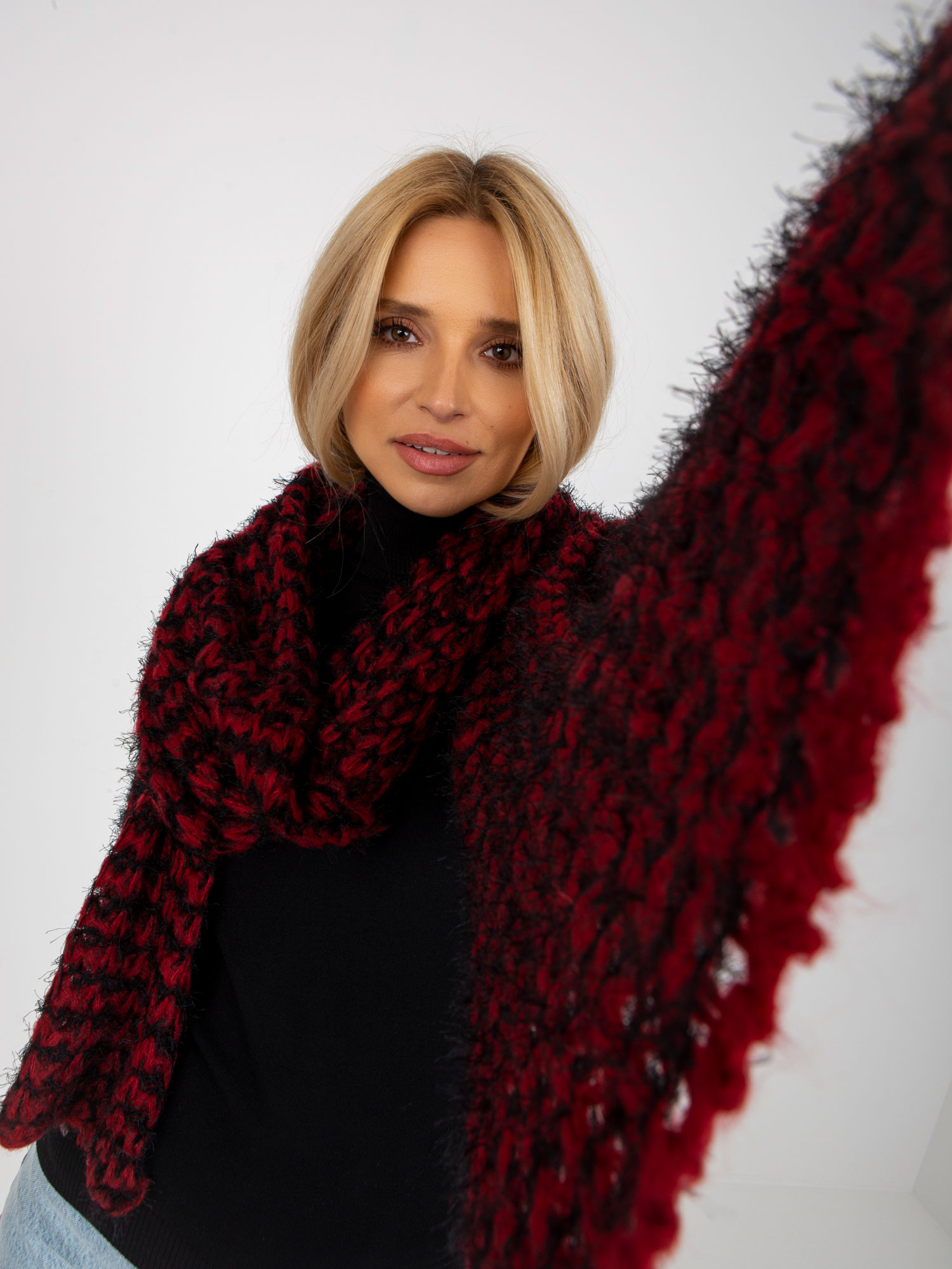 Black and red women's knitted scarf