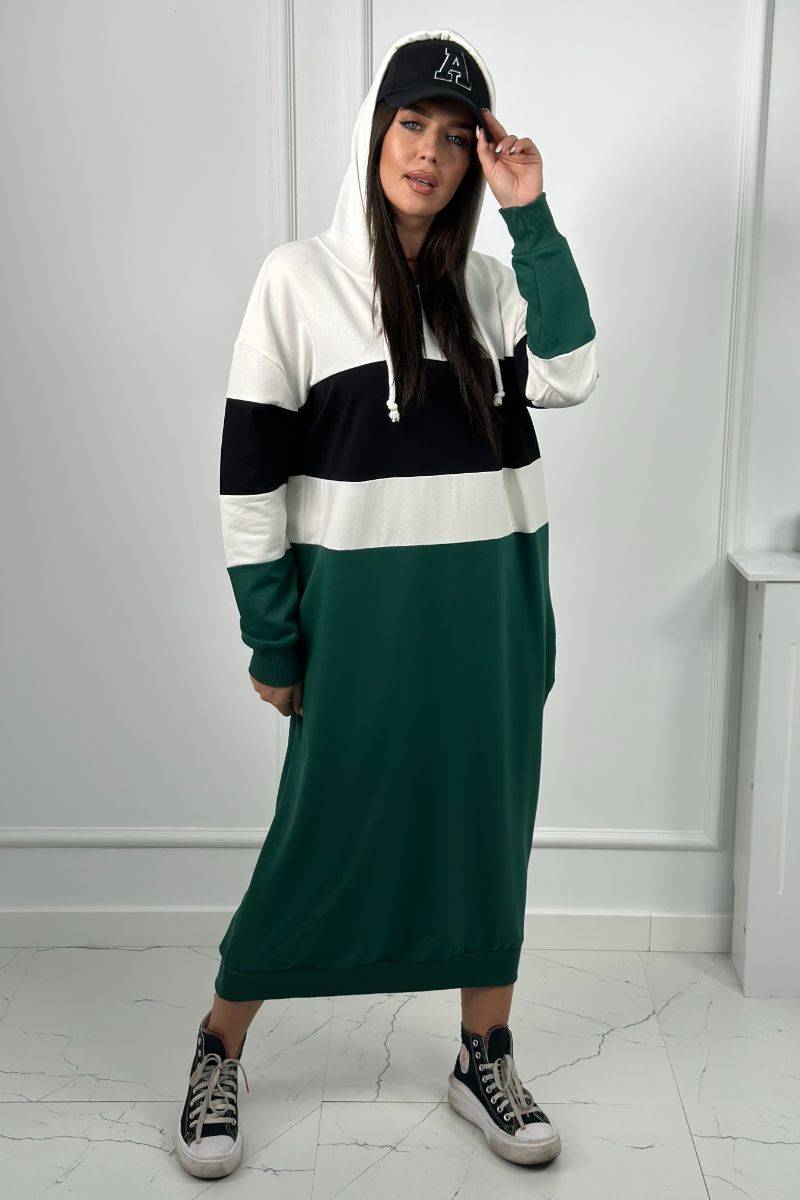 Levně Tříbarevné šaty s kapucí ecru + černá + tmavě zelená
