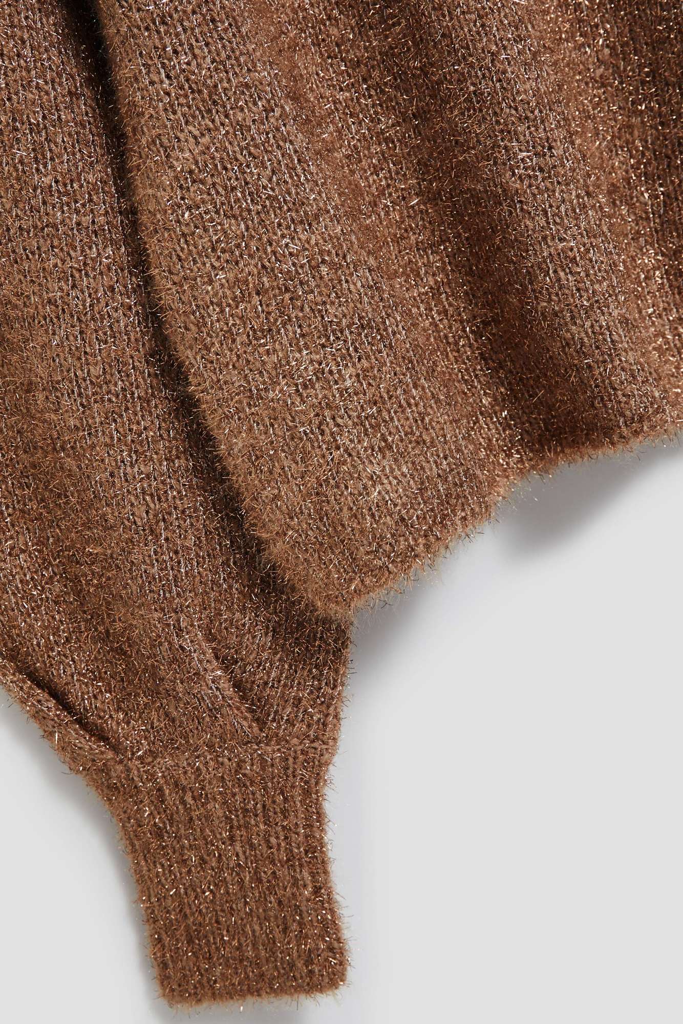 Turtleneck sweater decorated with metallic thread