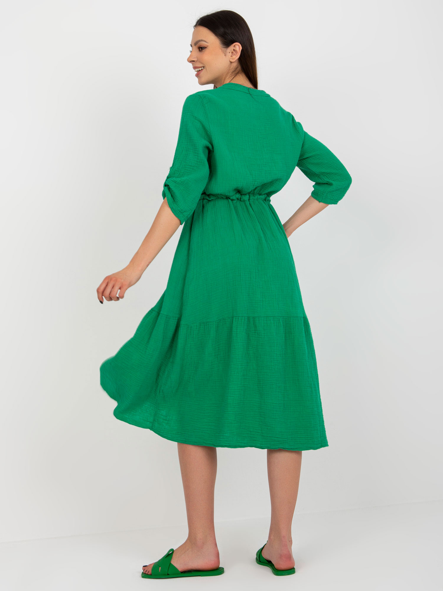 Levně Zelené midi mušelínové šaty OCH BELLA