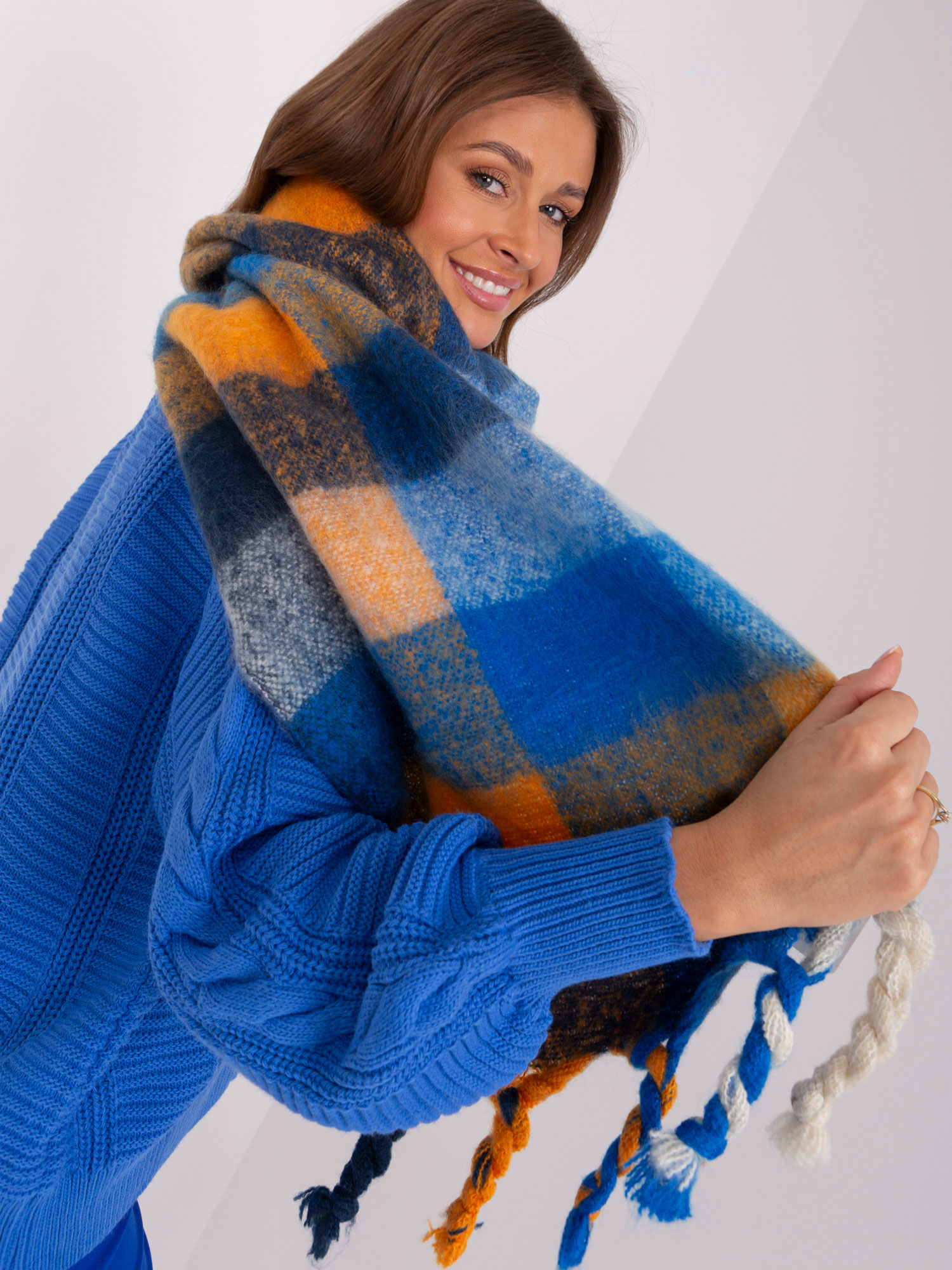 Women's scarf with a colourful check pattern