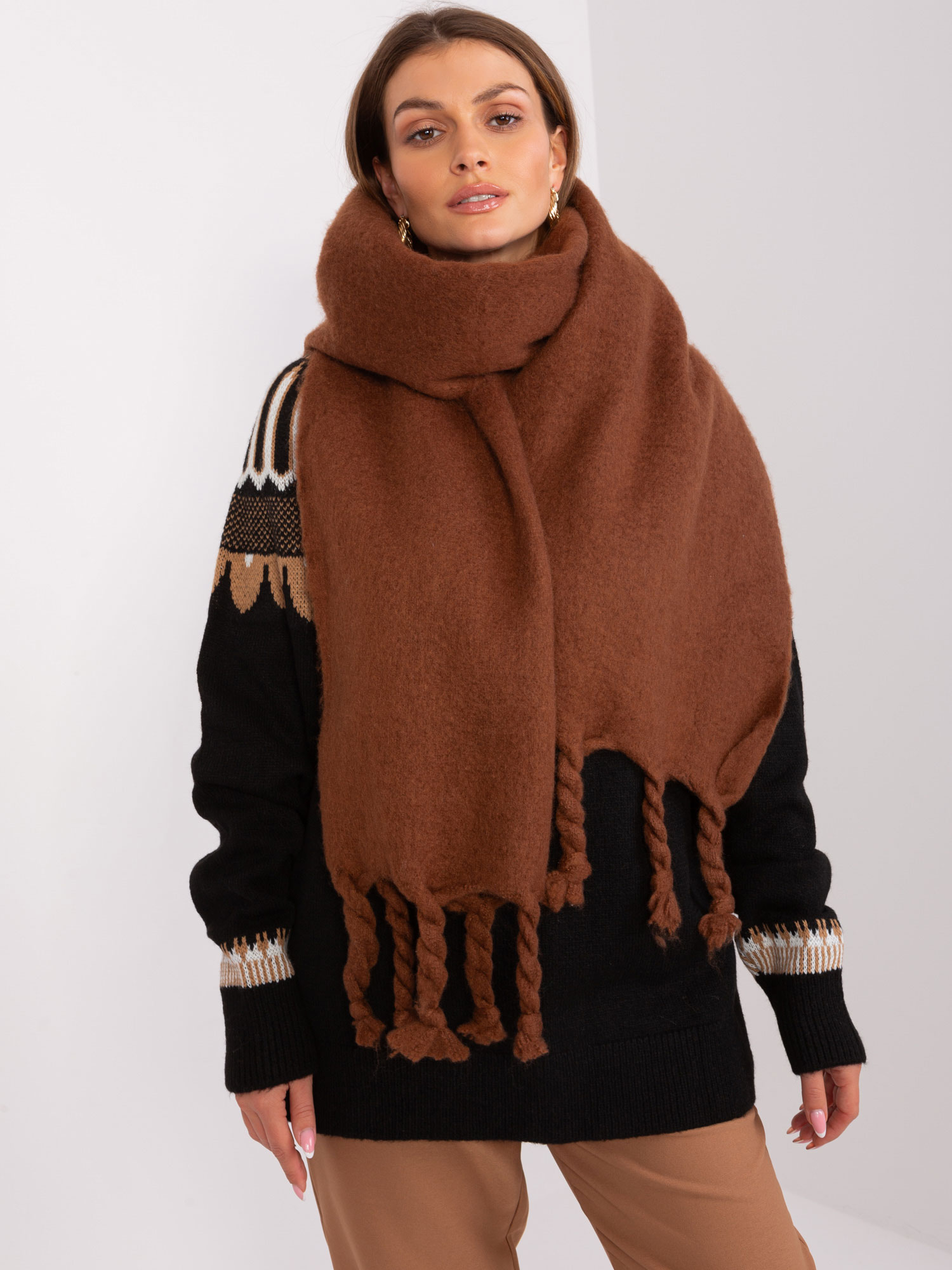 Brown warm scarf with fringe