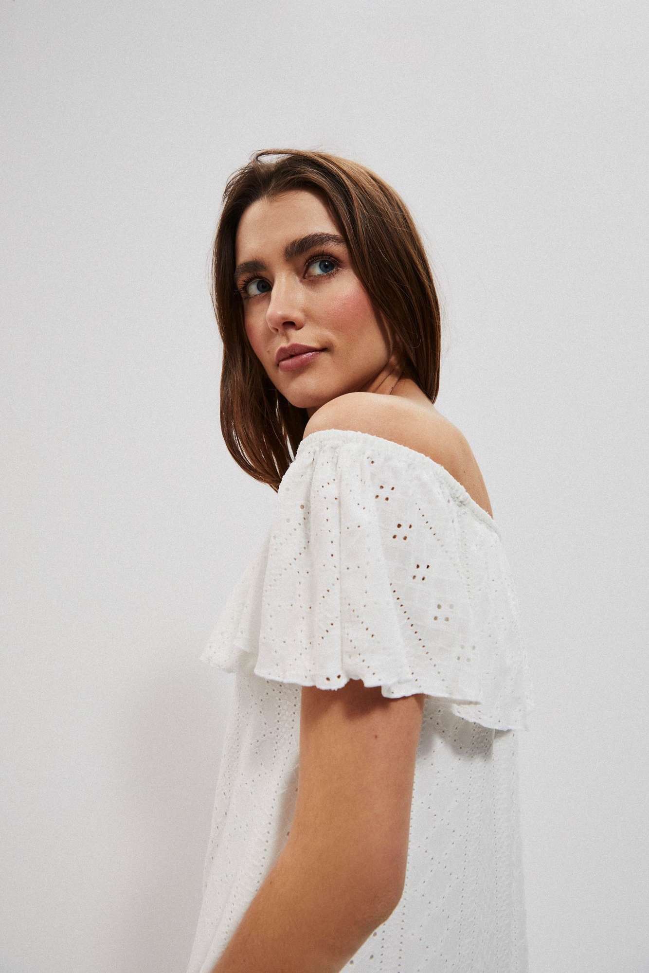 Rochie deschisă cu umerii expuși