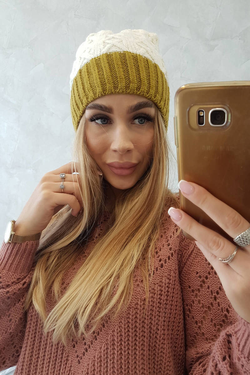 Beanie with fleece Bibiana K264 kiwi + ecru