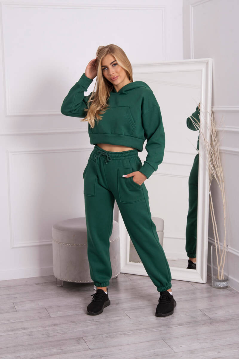 Insulated set with a short sweatshirt of dark green color