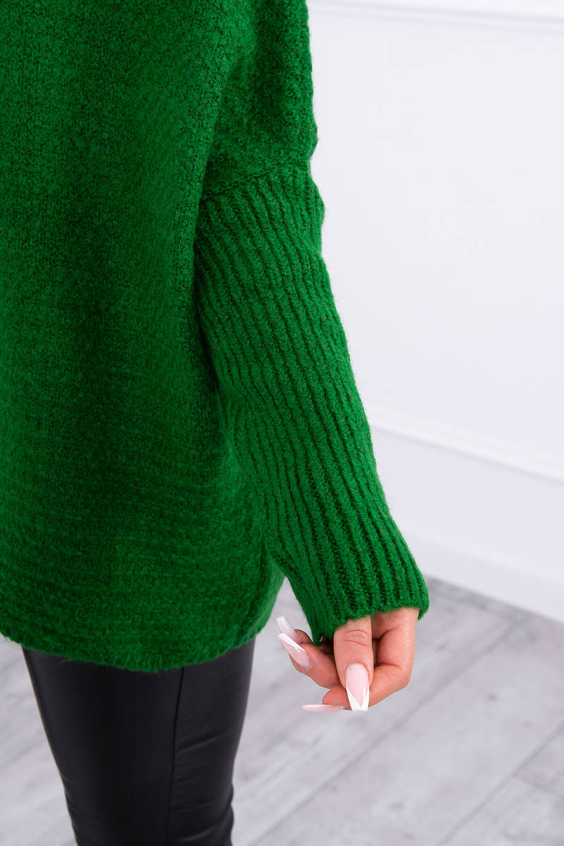 Sweater with hood and green bat sleeves