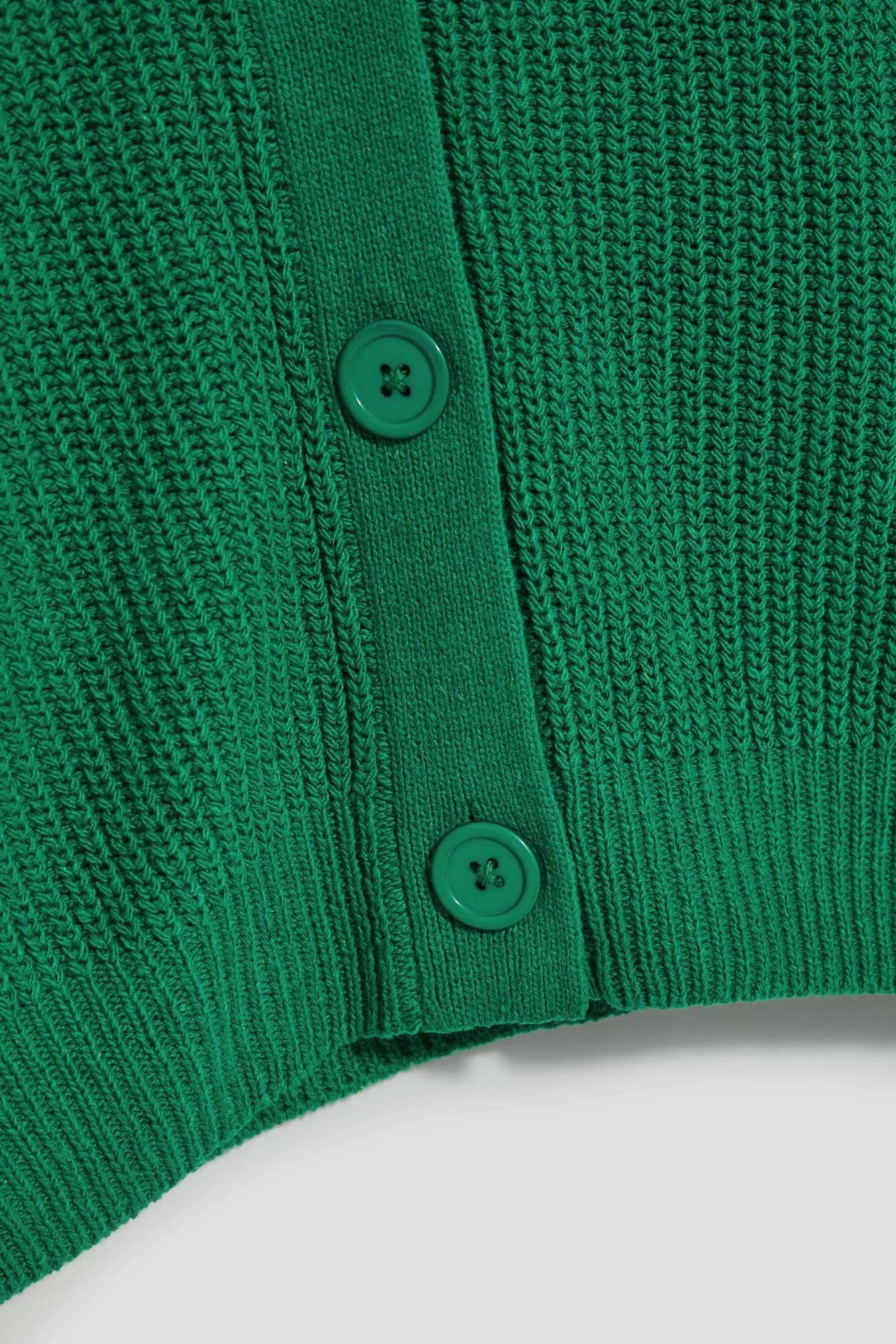 Short cardigan with button closure