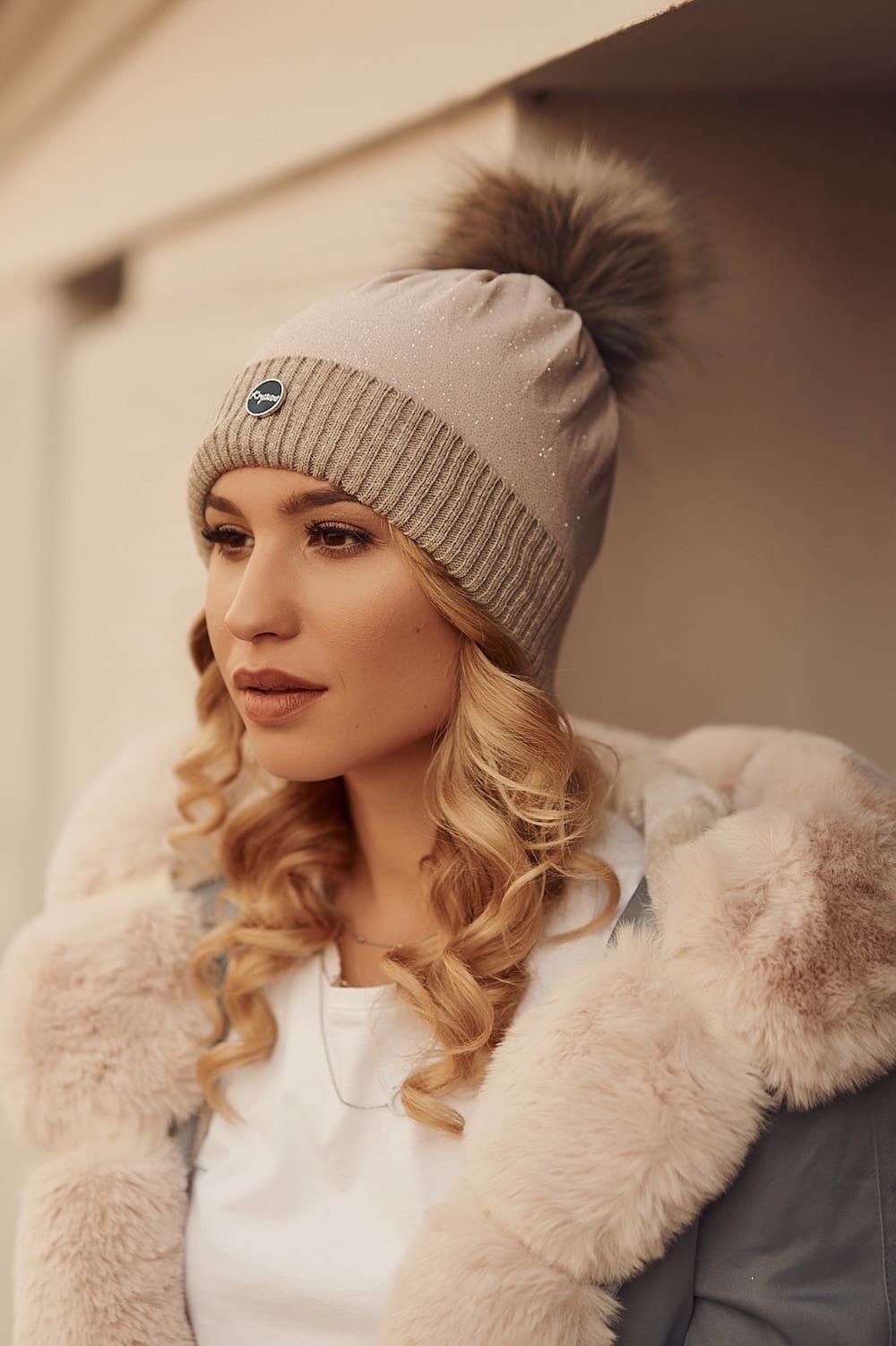 Hat with pompom decorated with glitter cappuccino