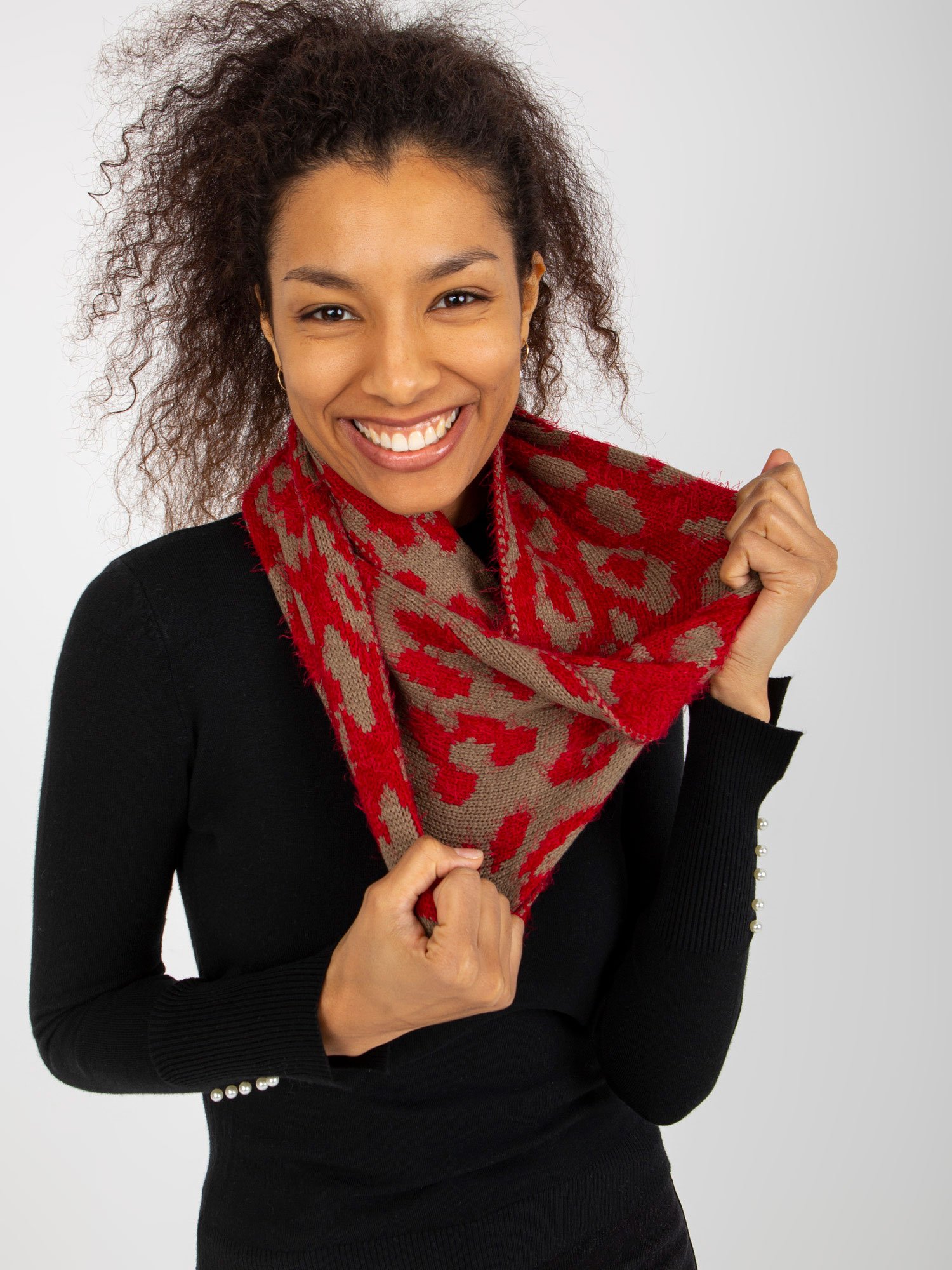 Red and dark beige women's chimney with patterns