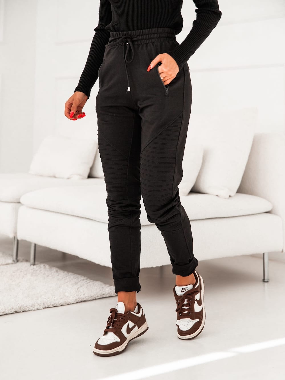 Women's Black Sweatpants With Stitching