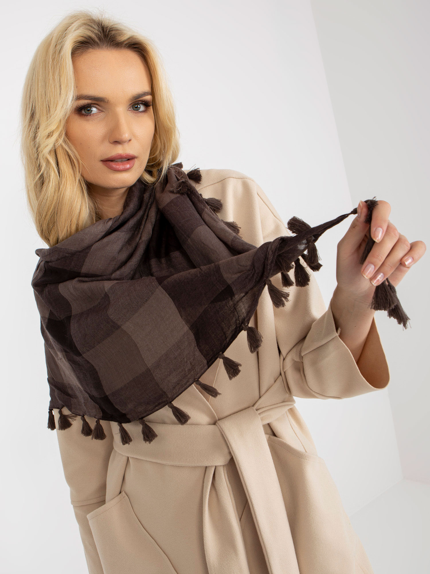 Women's brown scarf with fringe