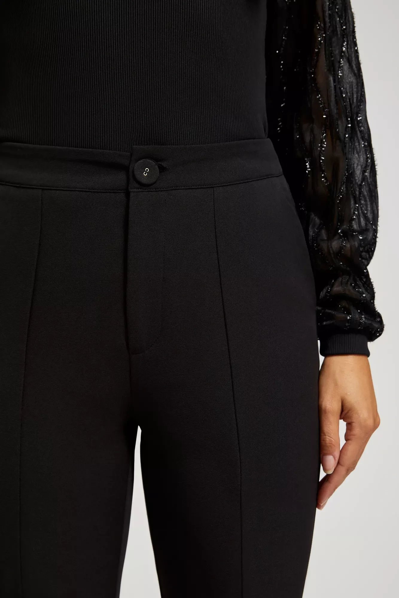 Wrinkled trousers with slit