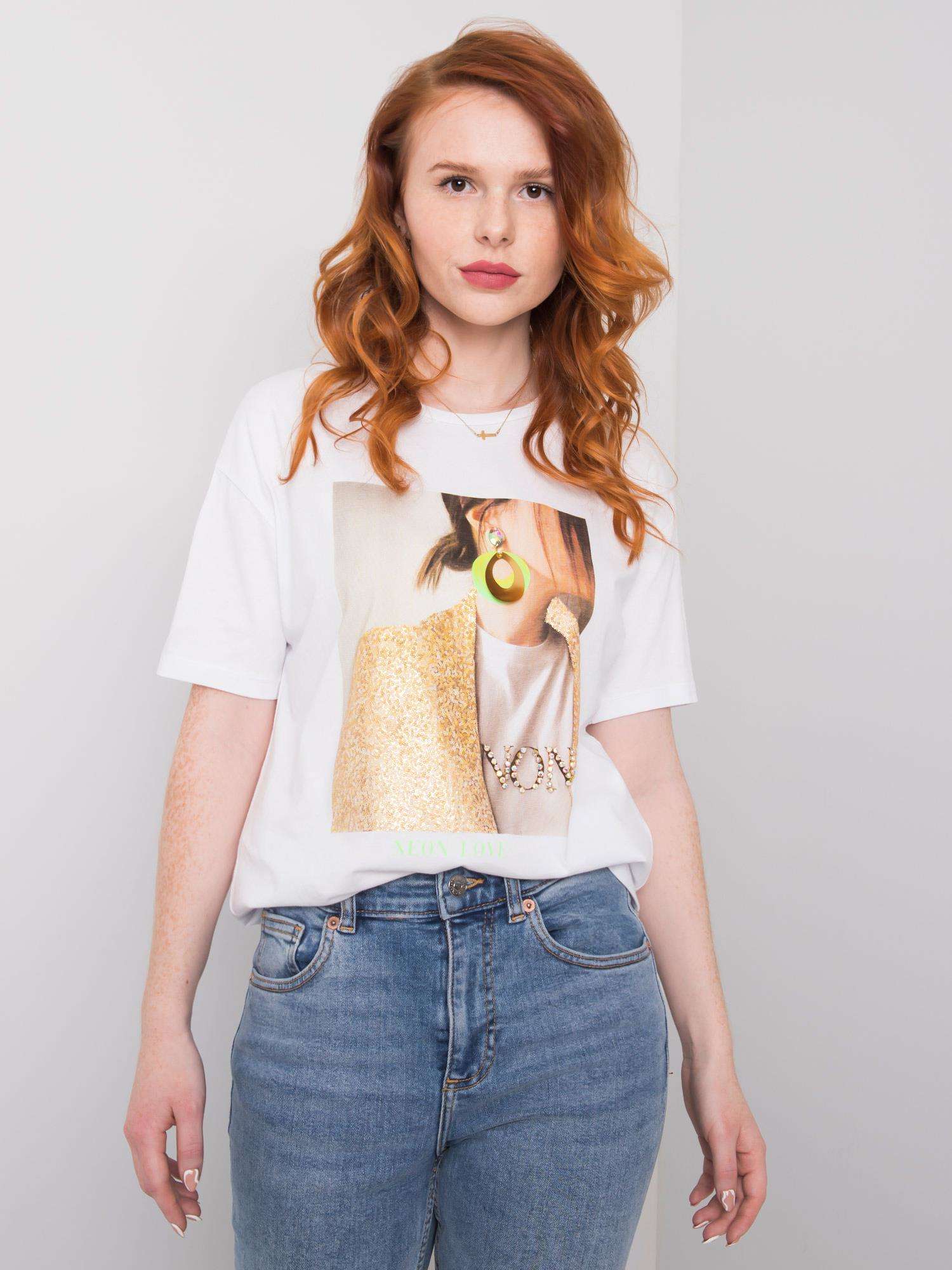 Levně Dámské bílé tričko s potiskem a aplikací