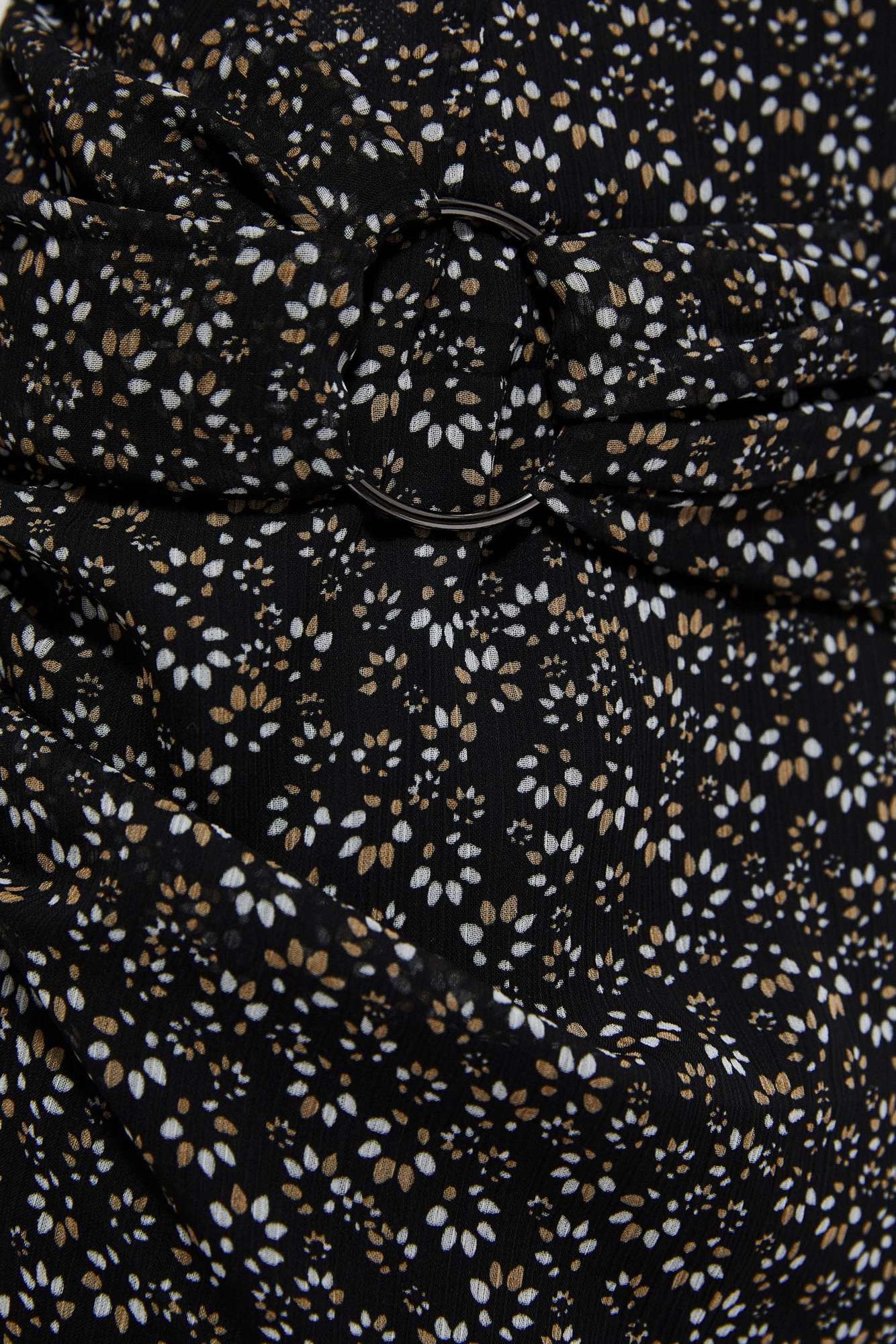 Skirt with a print of small flowers