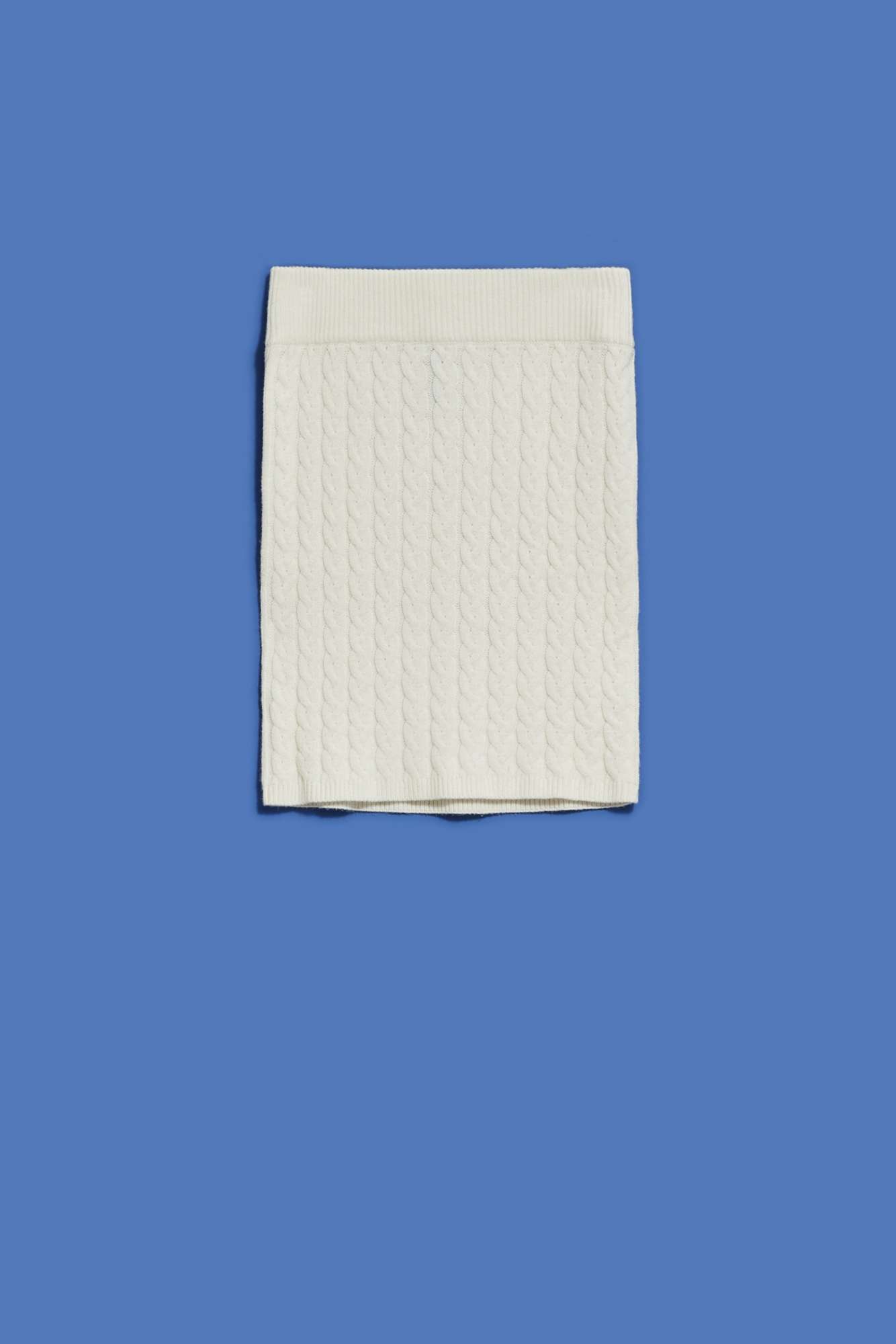 Skirt knitted with a cable