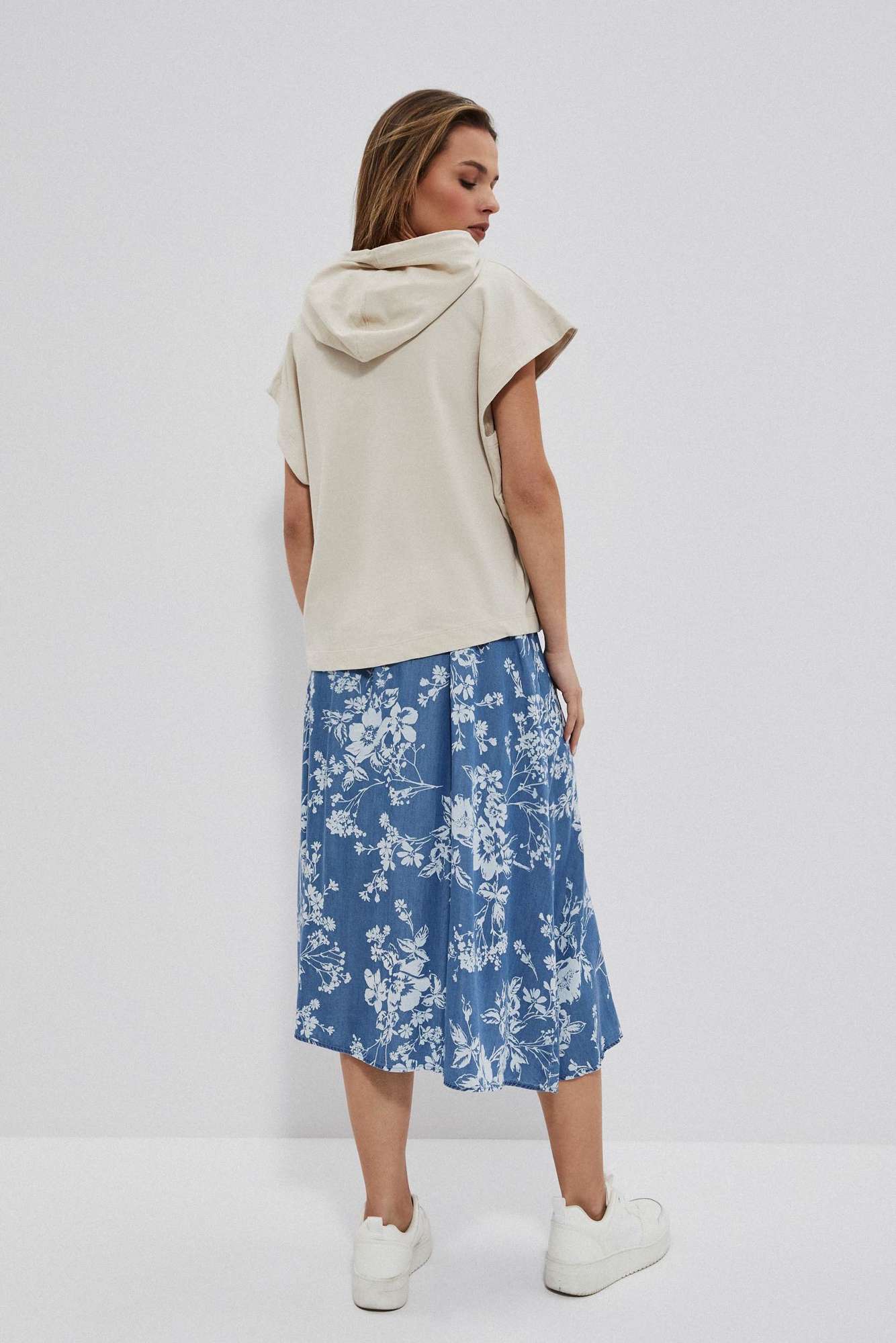 Sleeveless sweatshirt