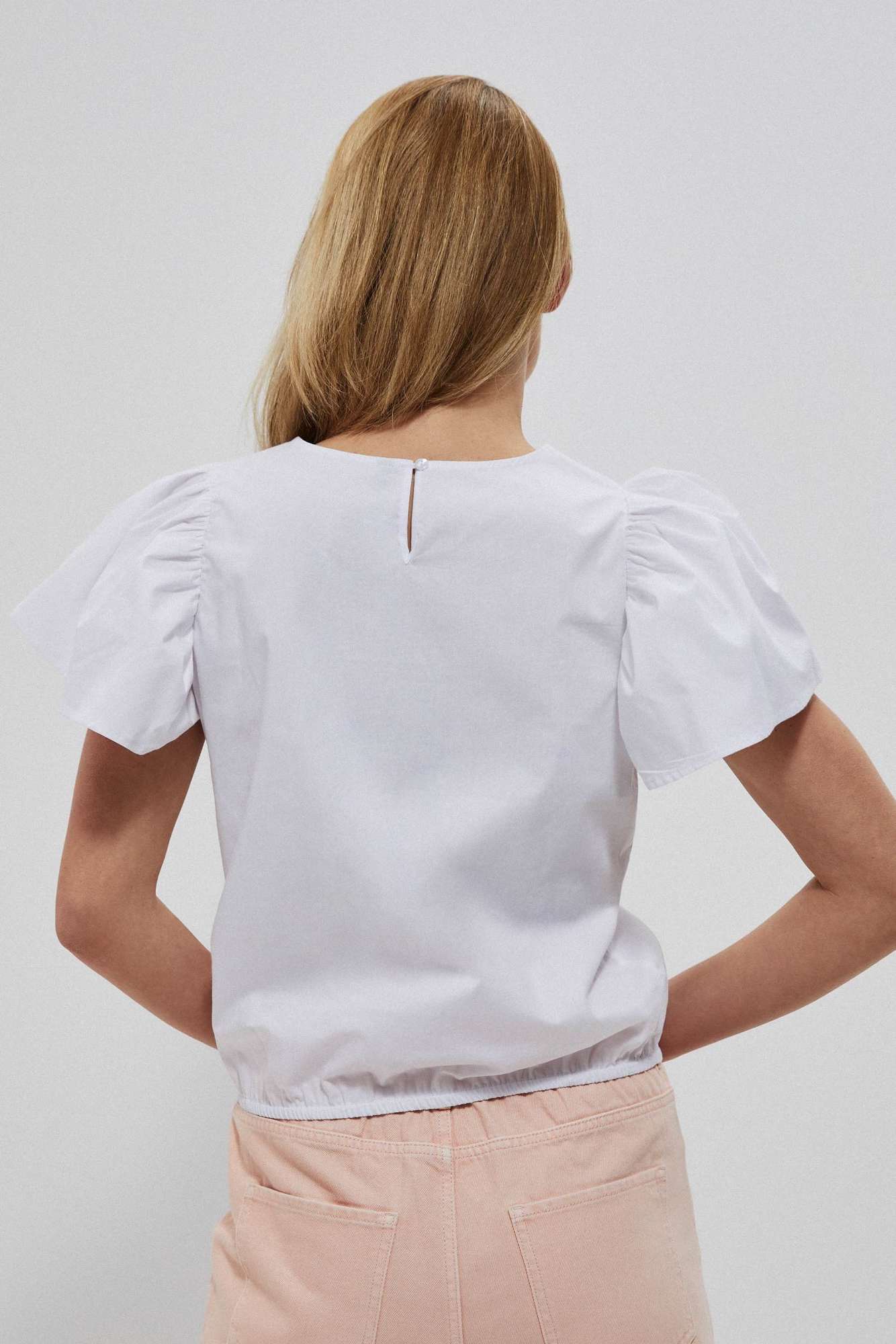 Shirt with fluffy sleeves