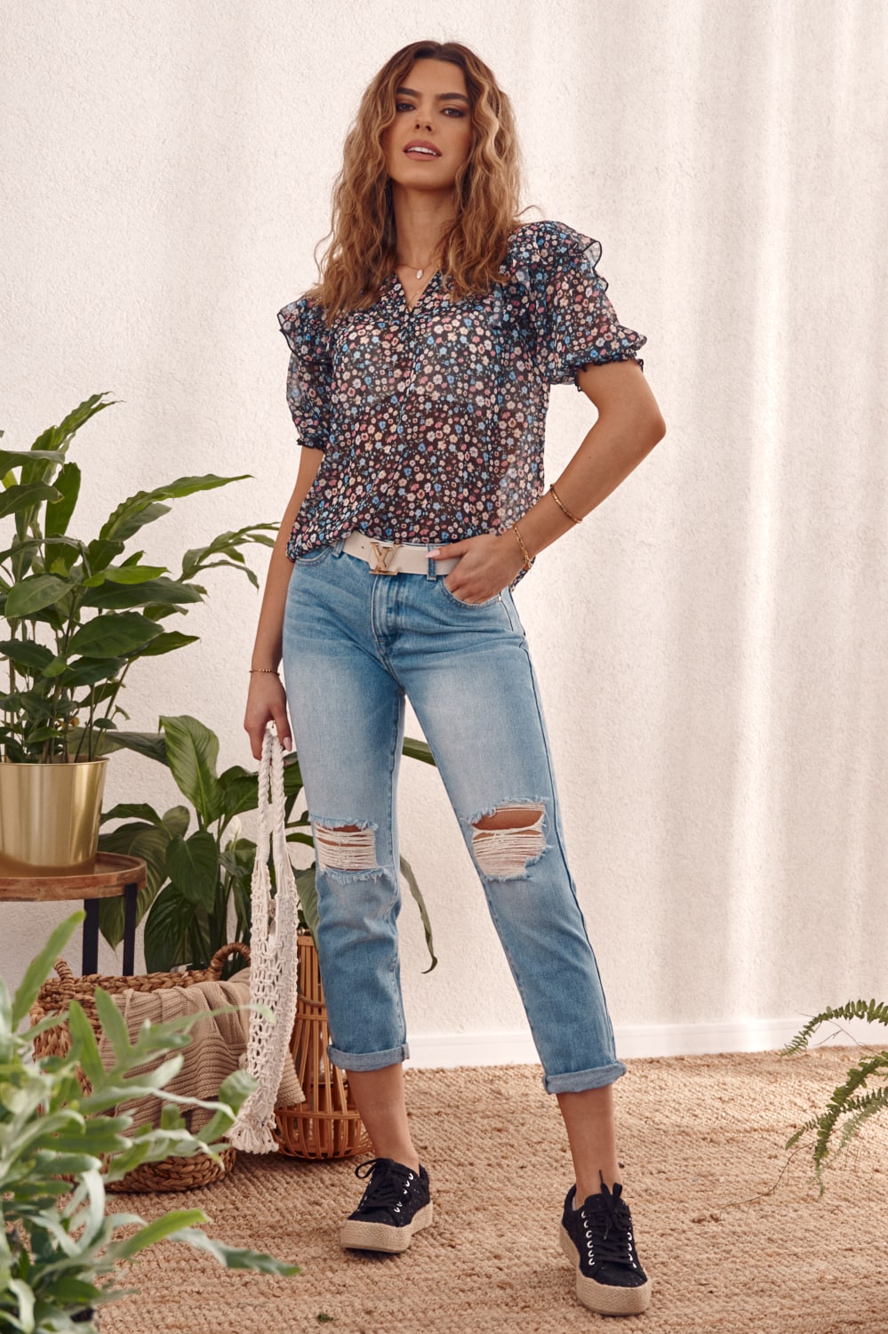 Jeans with holes on the knees