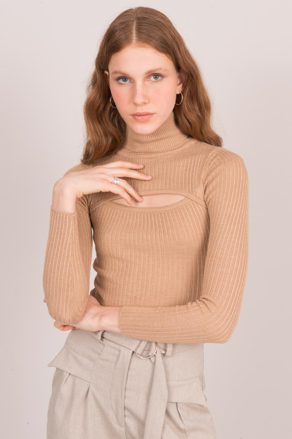 BSL Camel cu nervuri turtleneck cu un cut-out