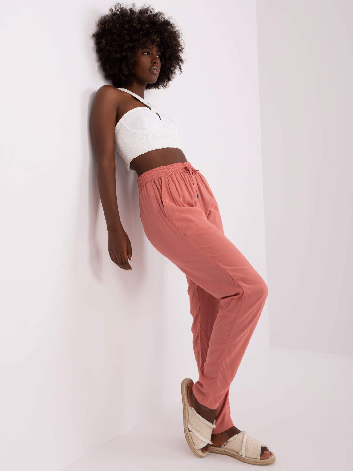 Levně Tmavě růžové látkové letní kalhoty od SUBLEVEL