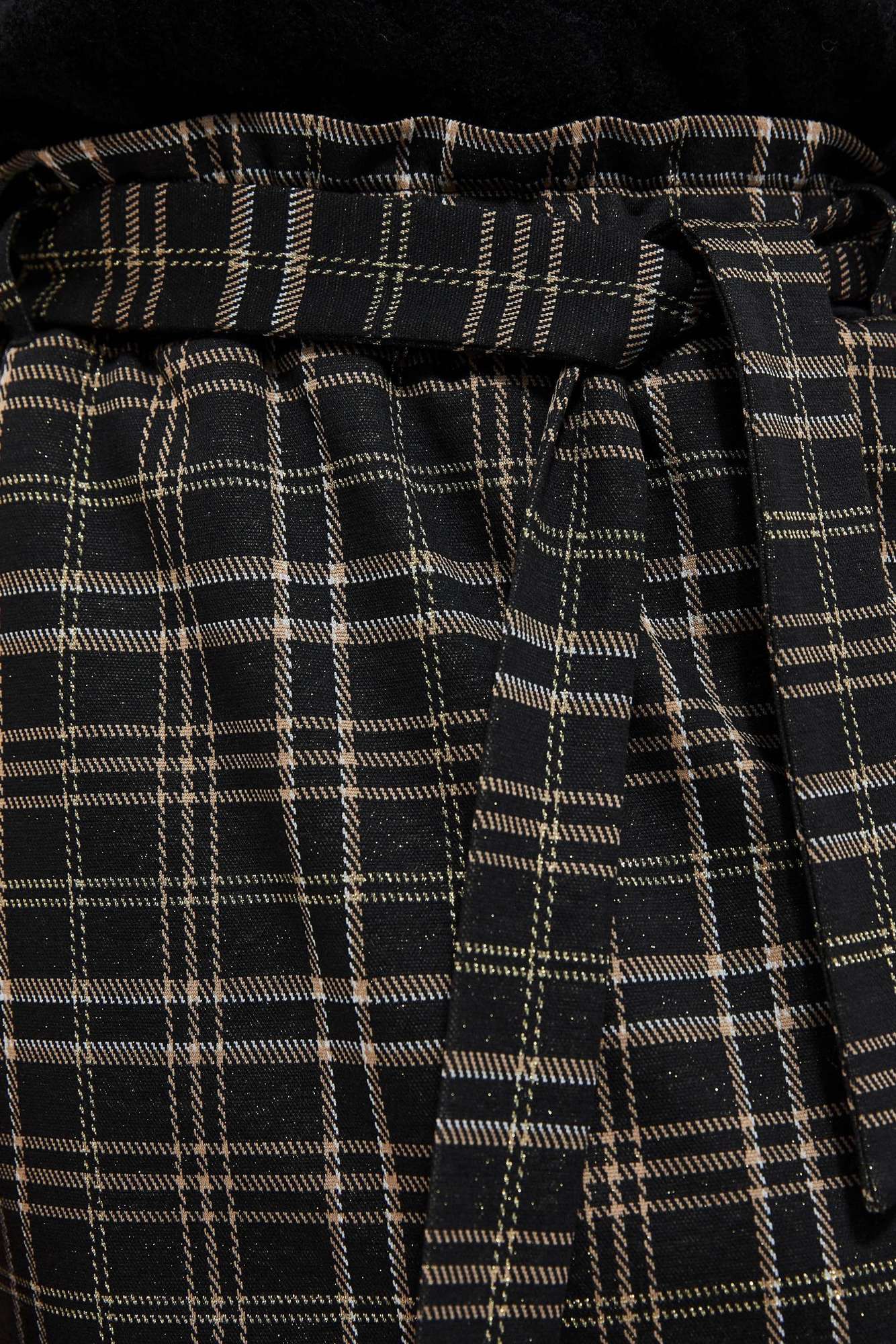 Plaid skirt with ties