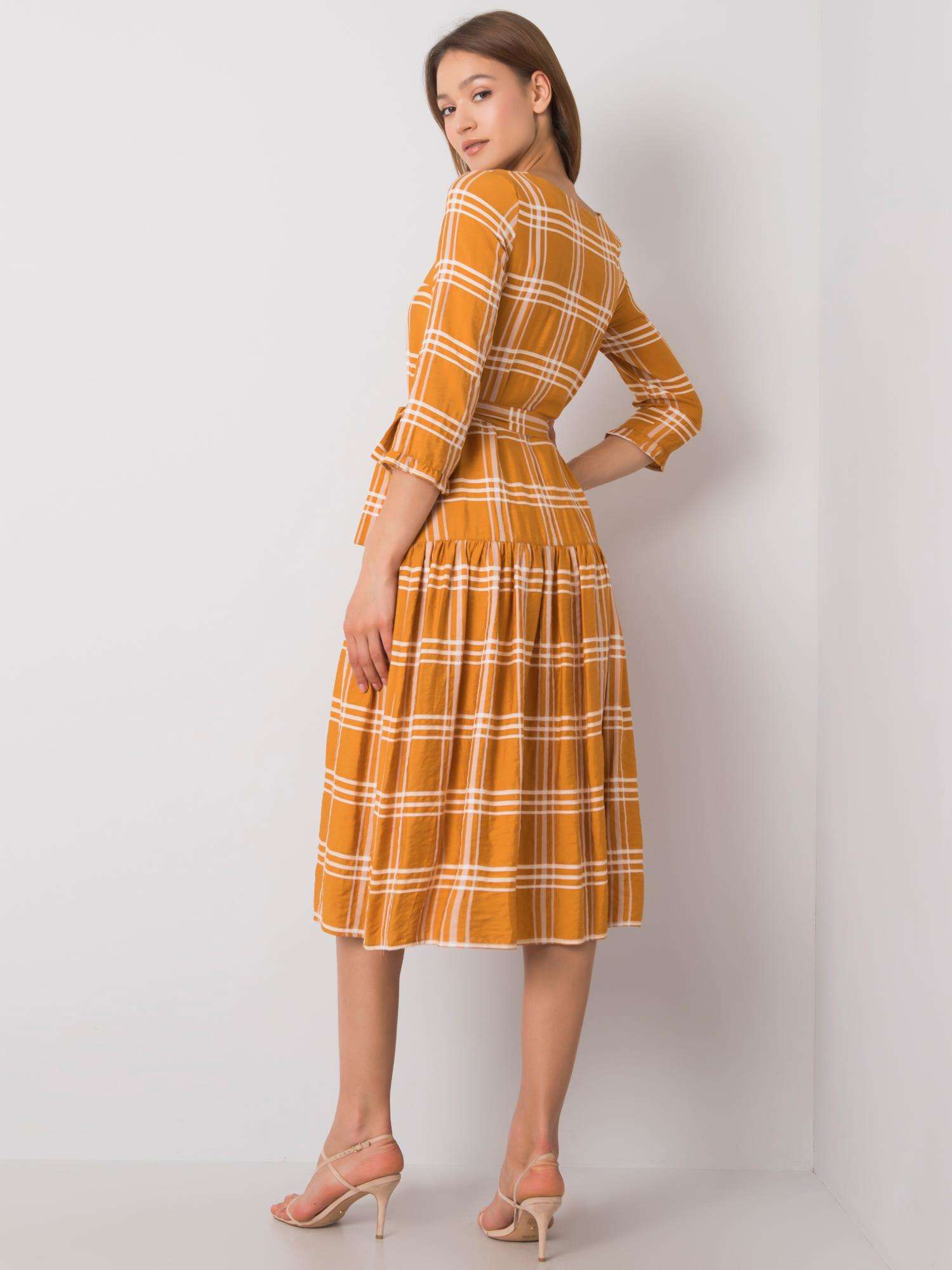 Mustar verifica rochie cu un bibelou