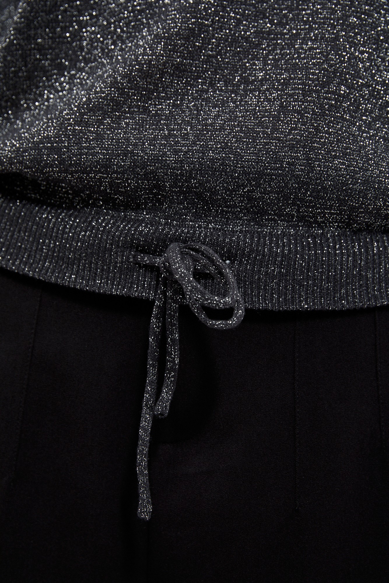 Pulover cu fir metalic