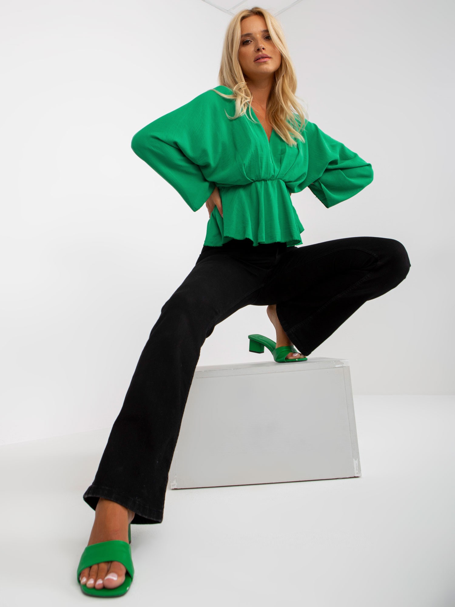 Green Blouse Of One Size With Wide Raquel Sleeves