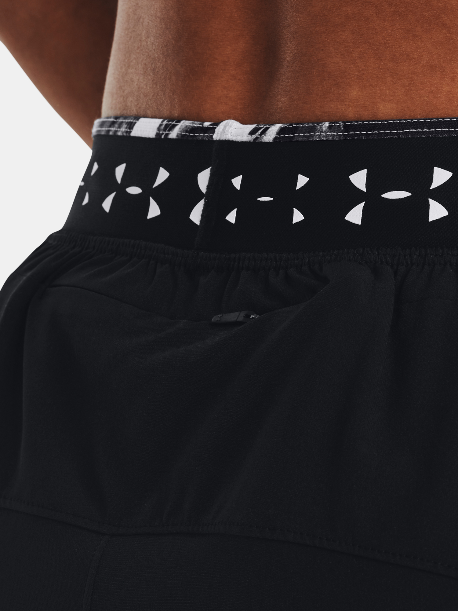 Pantaloni si pantaloni scurti pentru femei Under Armour - negru