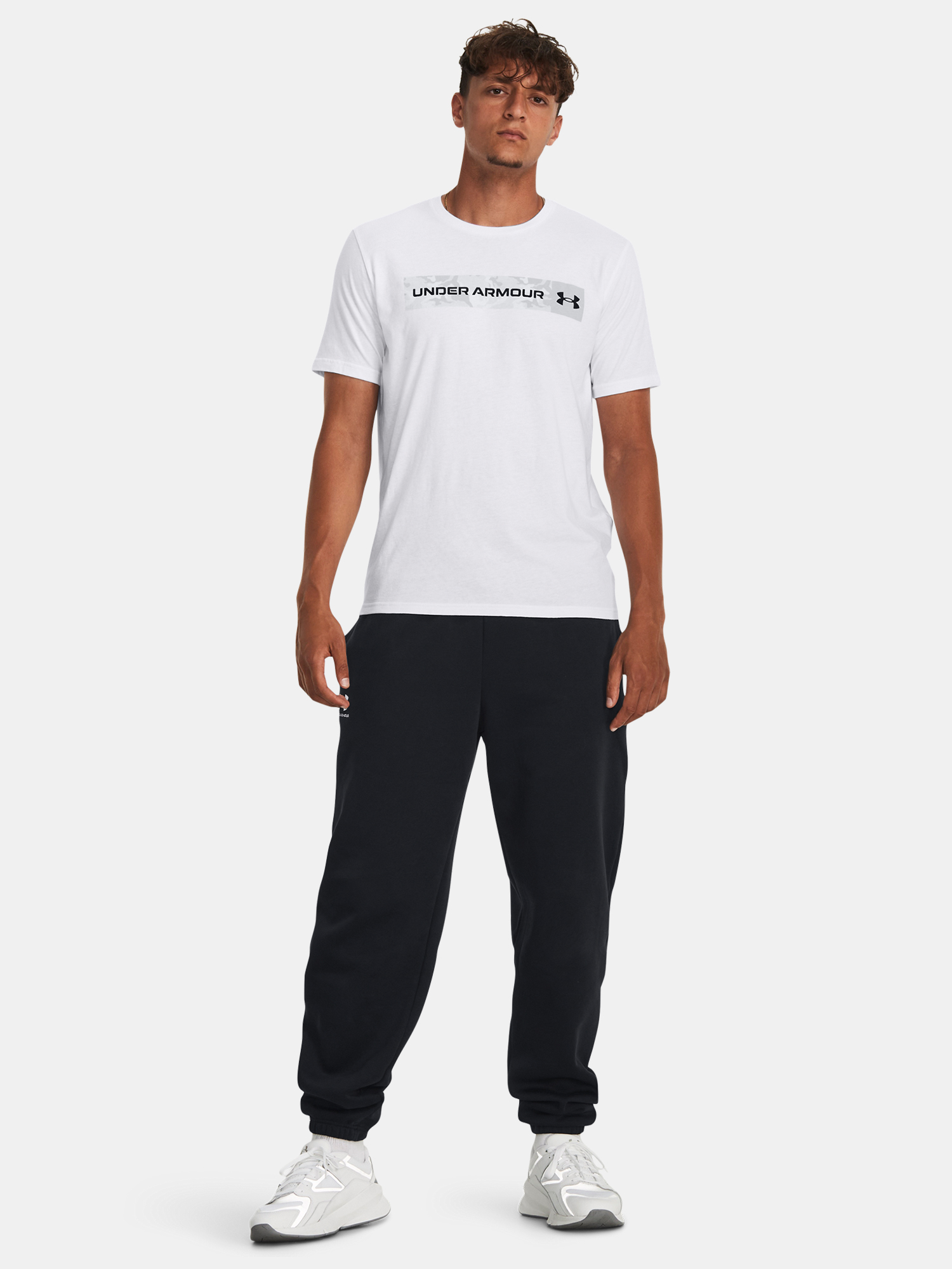 Men's T-shirt Under Armour UA CAMO CHEST STRIPE SS-WHT - Men's