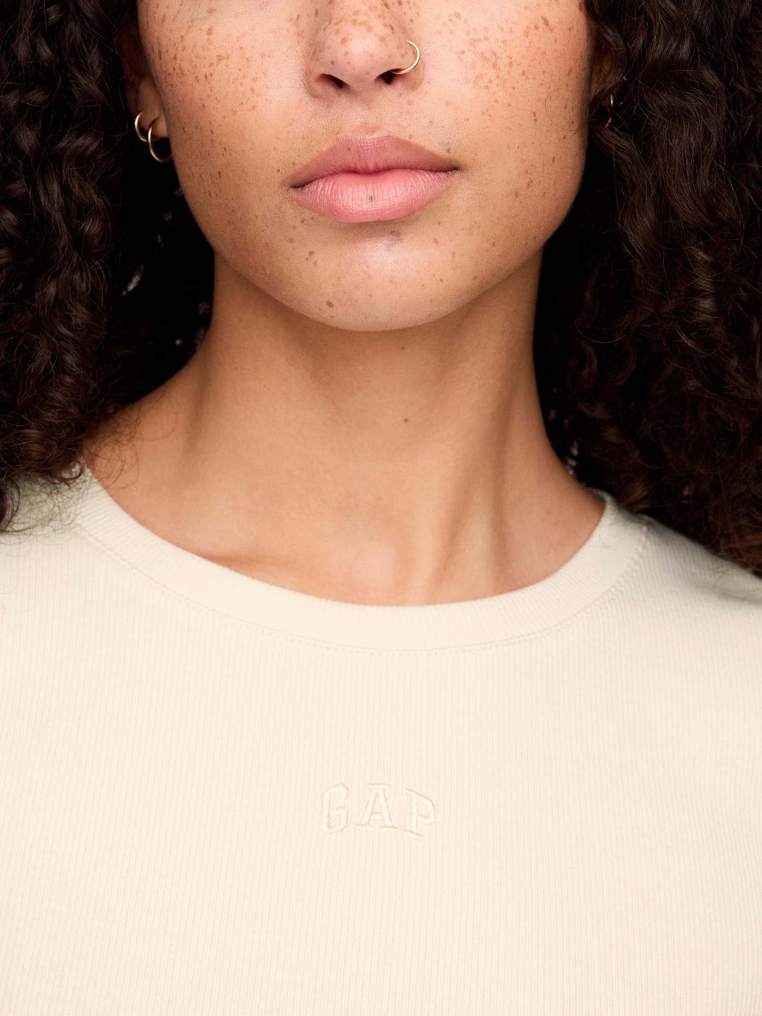 GAP Crop T-shirt with logo - Women&#039;s