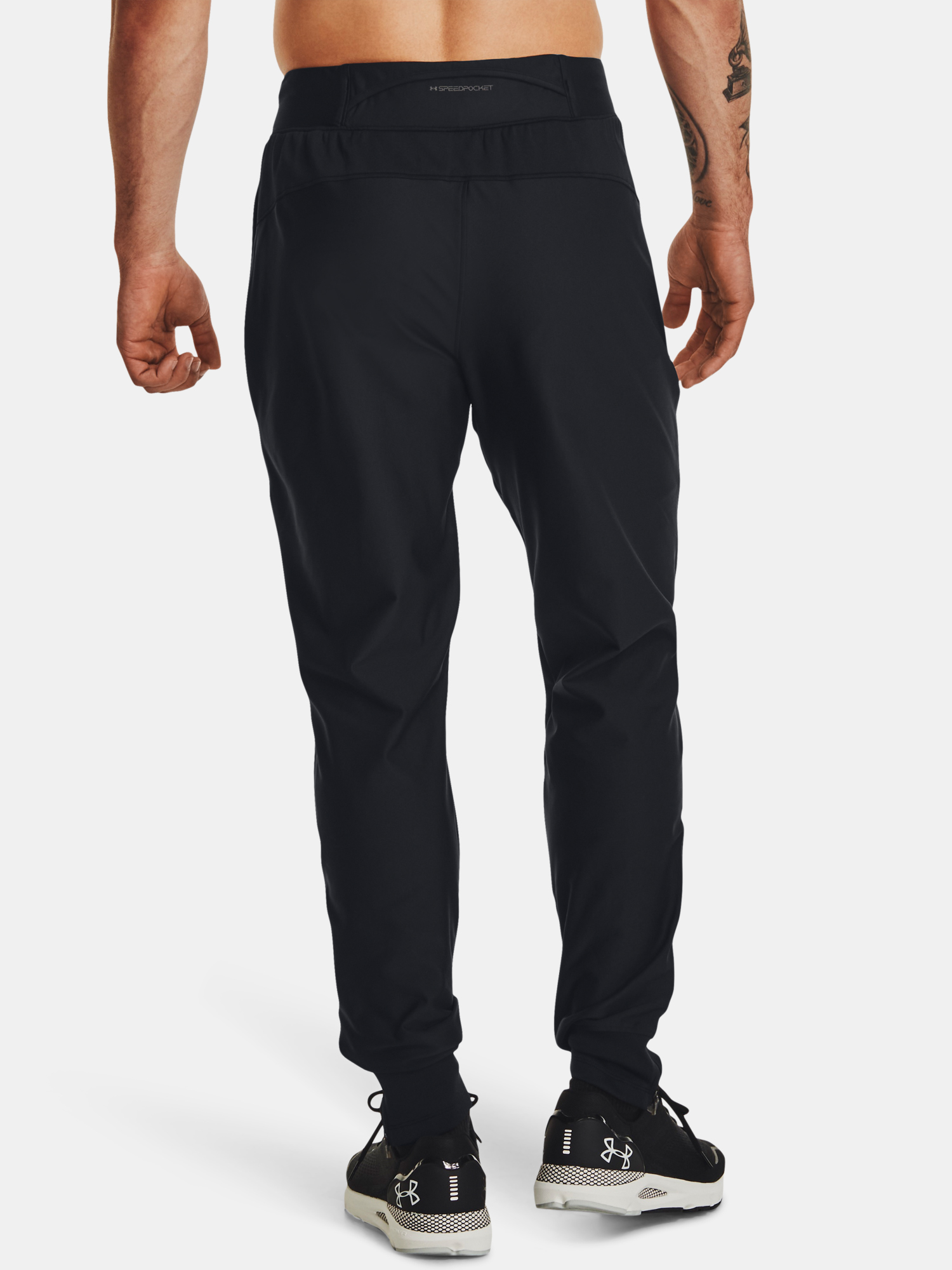 Pantaloni si pantaloni scurti pentru barbati Under Armour - negru