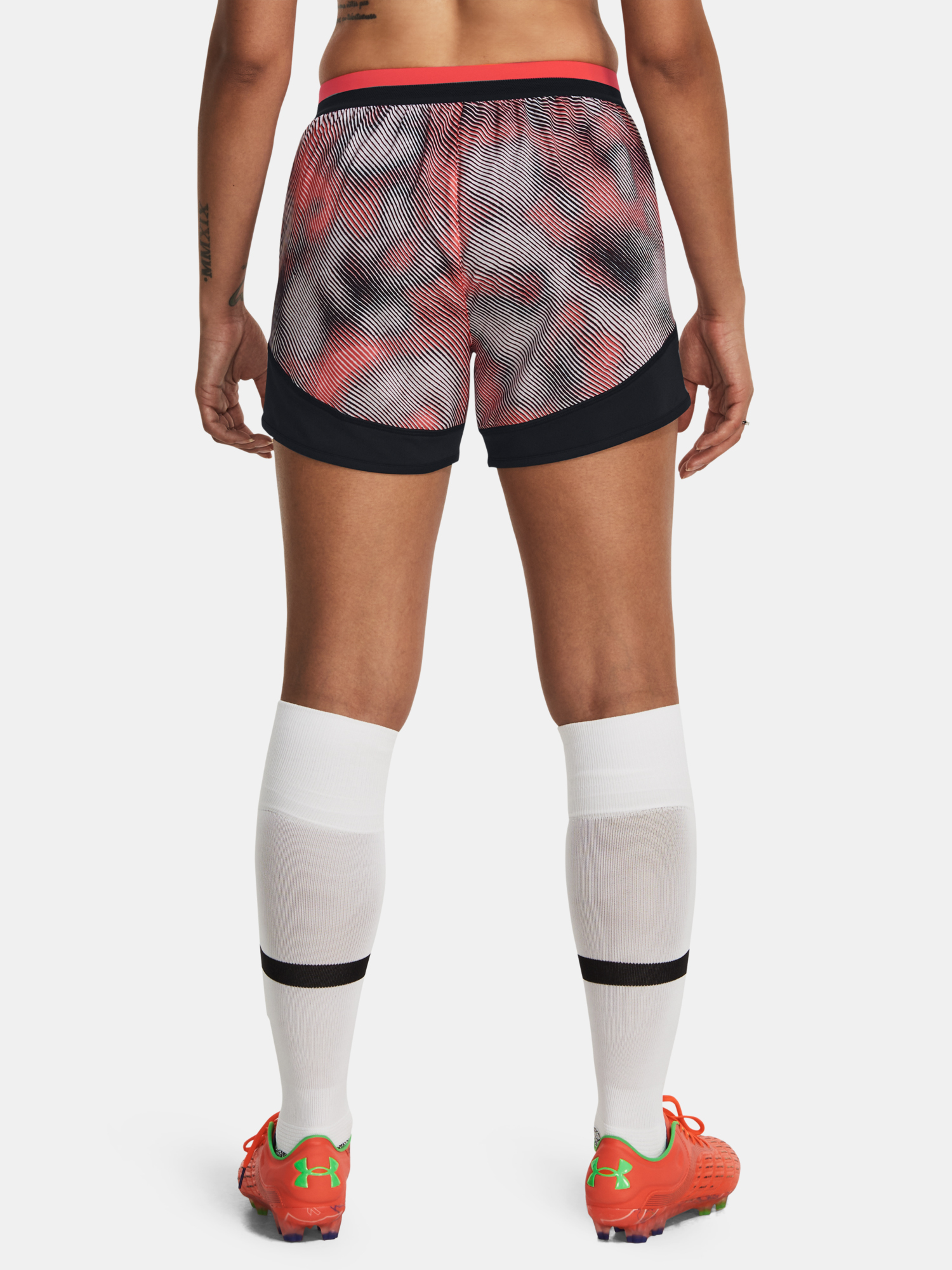 Pantaloni si pantaloni scurti pentru femei Under Armour - rosu, negru, alb