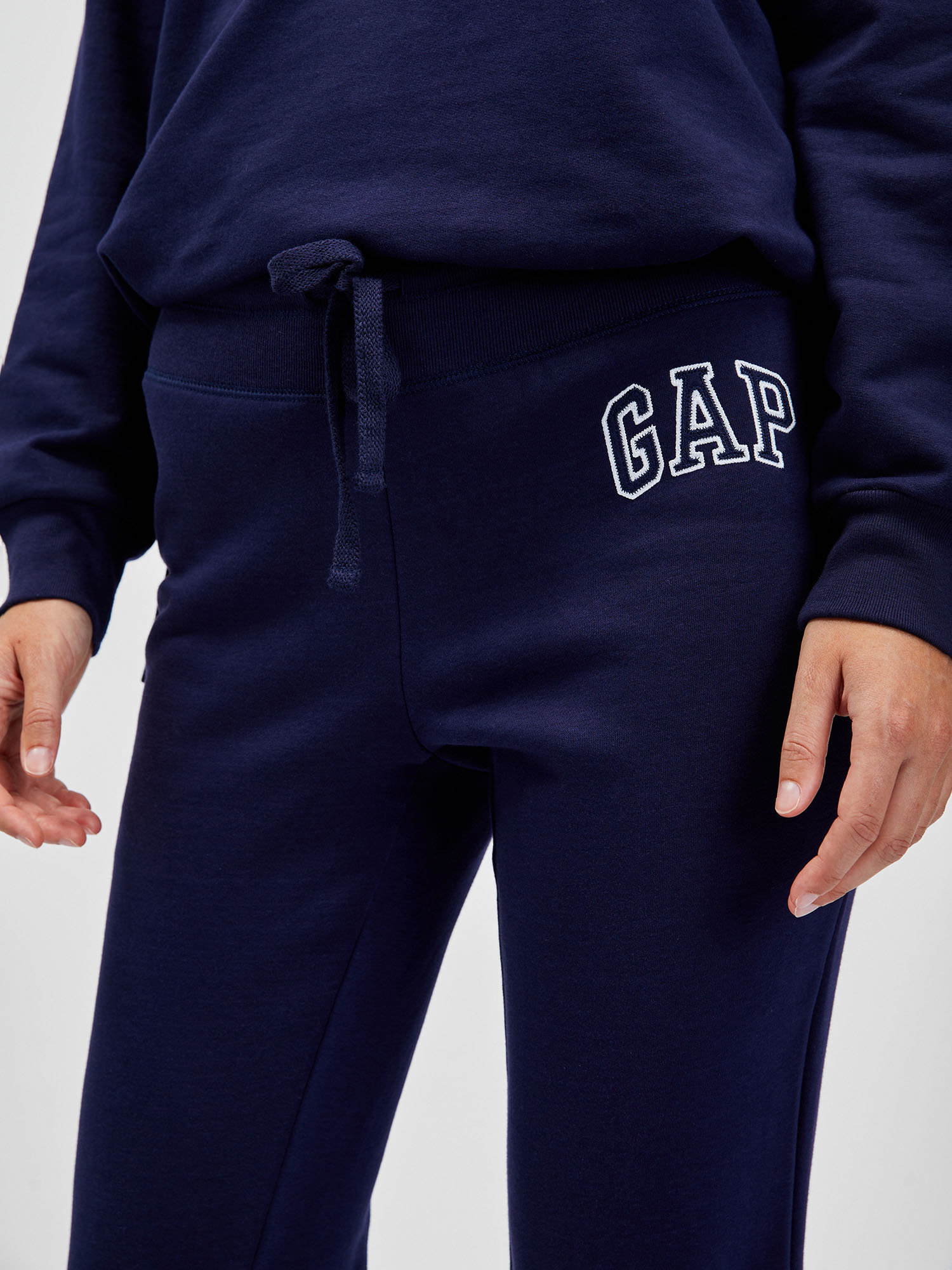Straight sweatpants with GAP logo - Women