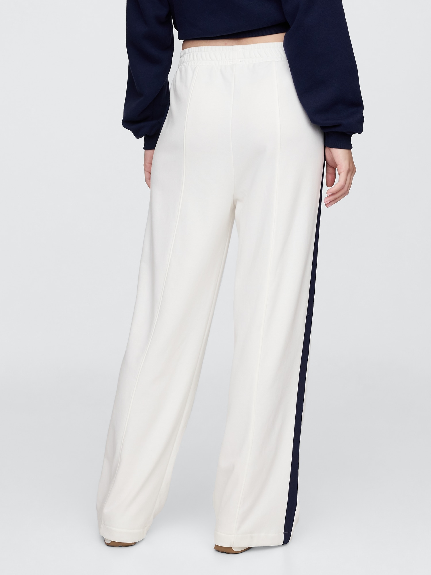 GAP Sweatpants with logo - Women's