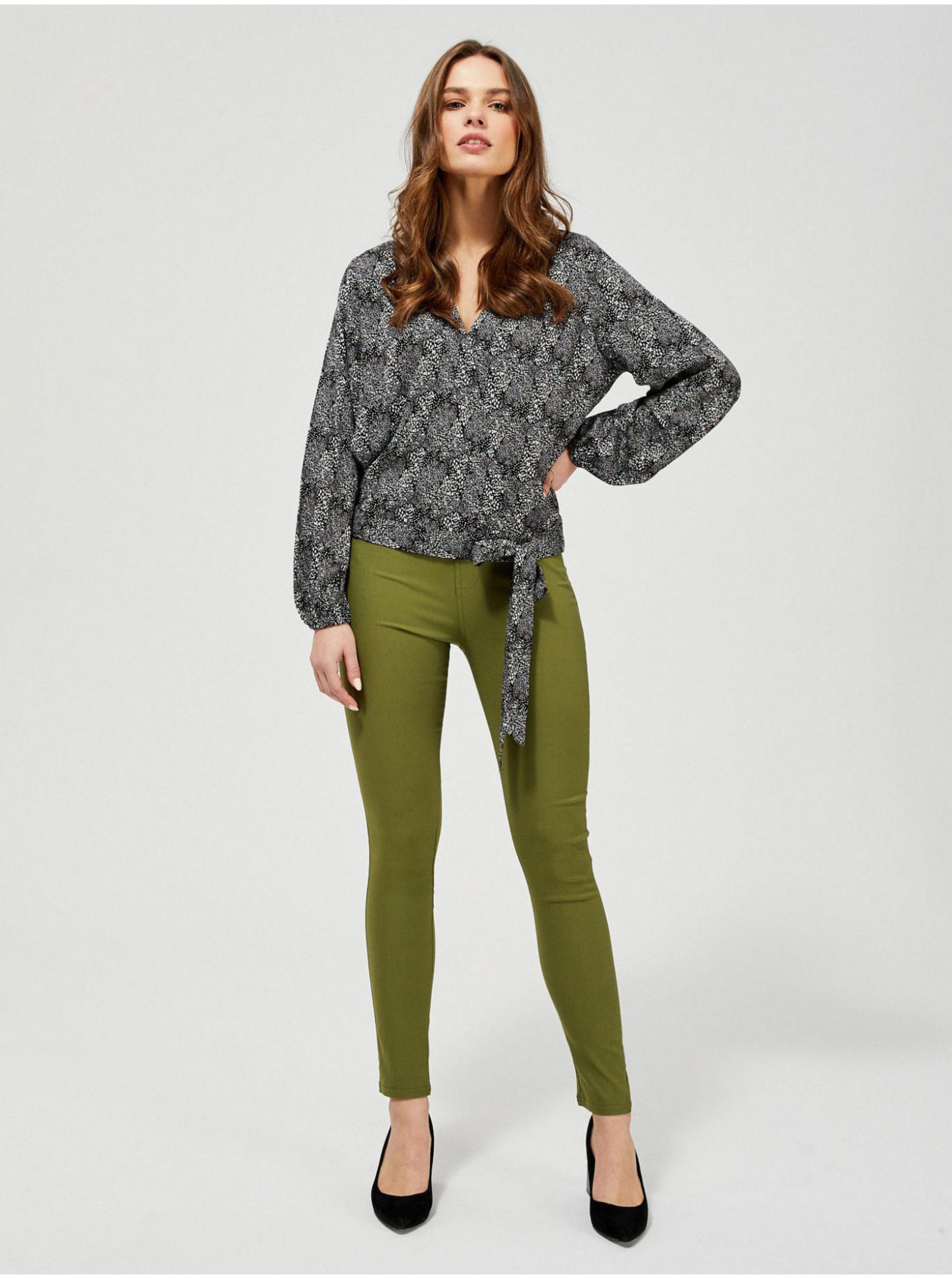 Moodo cămașă s mašlí cu un model mic