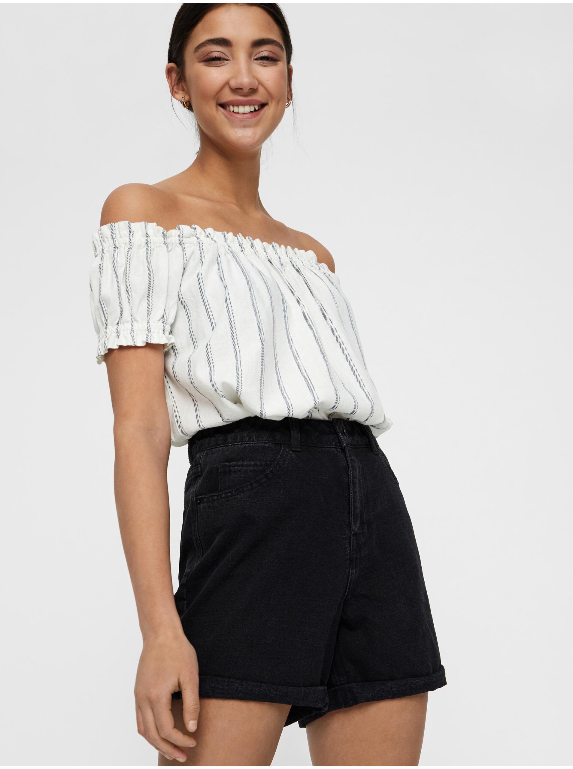 Pantaloni scurti gri inchis din denim cu talie inalta VERO MODA Nineteen