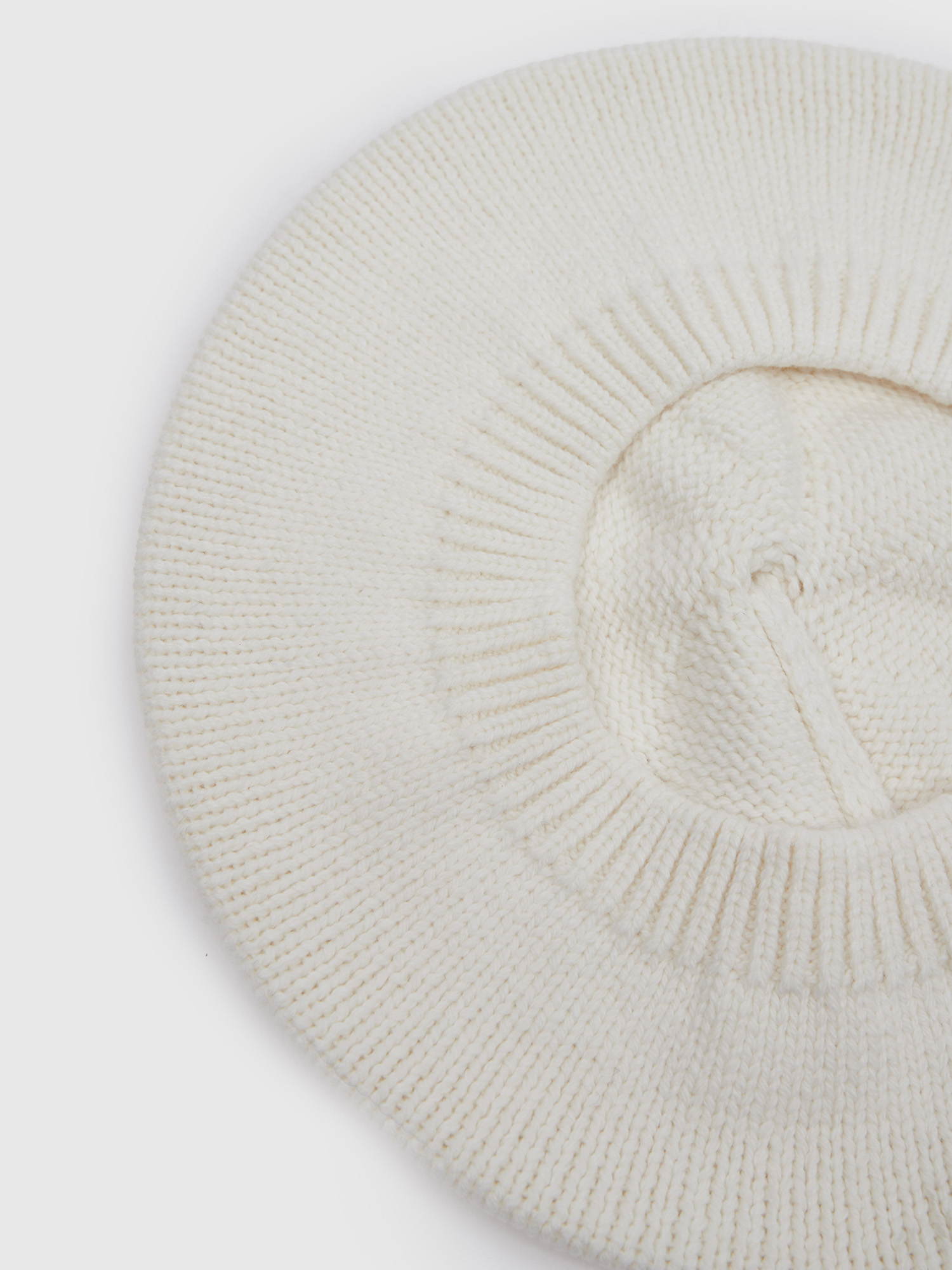 GAP Knitted beret with wool blend - Women&#039;s