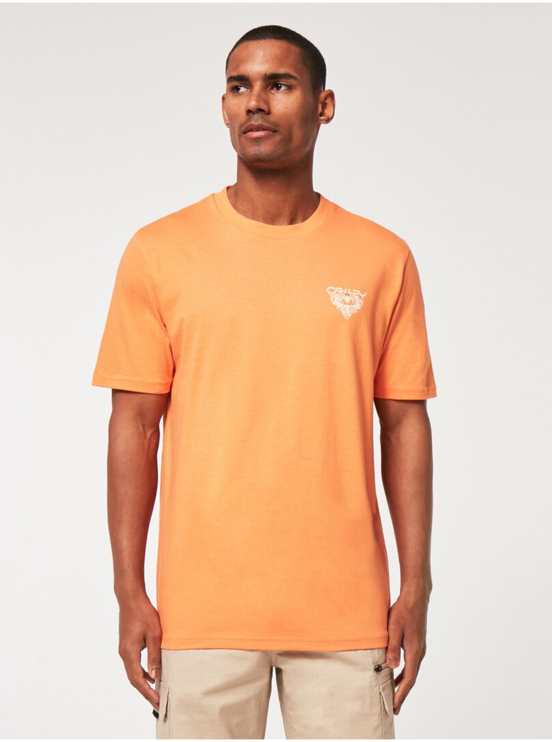 Levně Oranžové pánské tričko s potiskem na zádech Oakley - Pánské