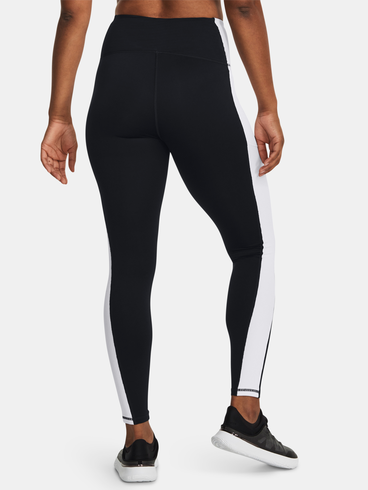 Pantaloni si pantaloni scurti pentru femei Under Armour - negru