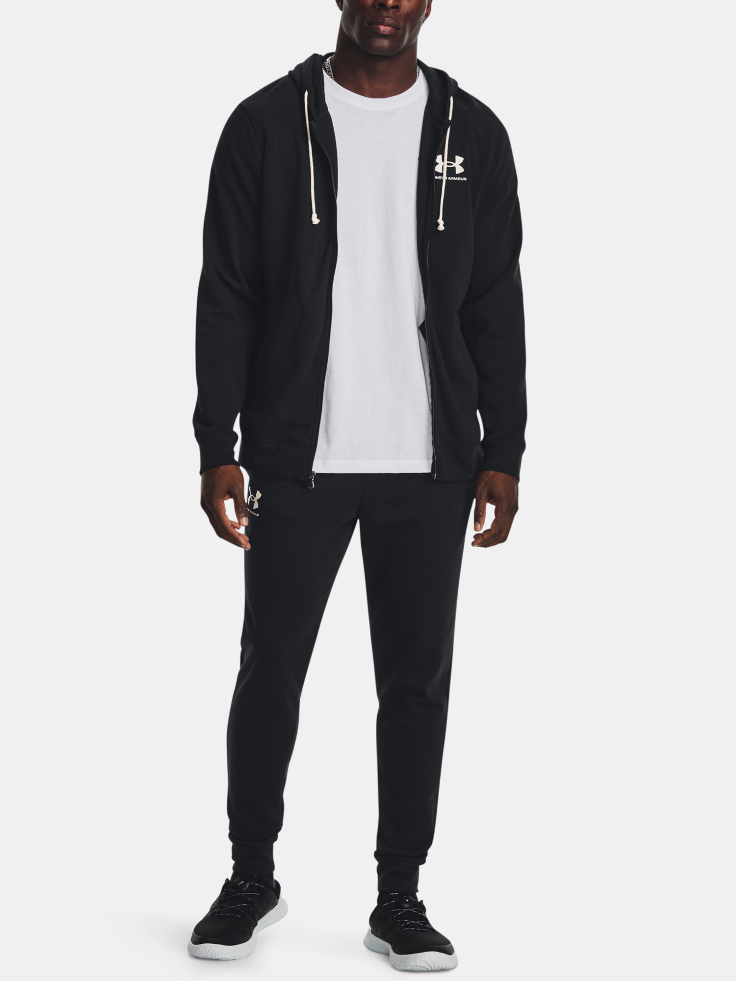 Pantaloni sport si de casa pentru barbati Under Armour - negru