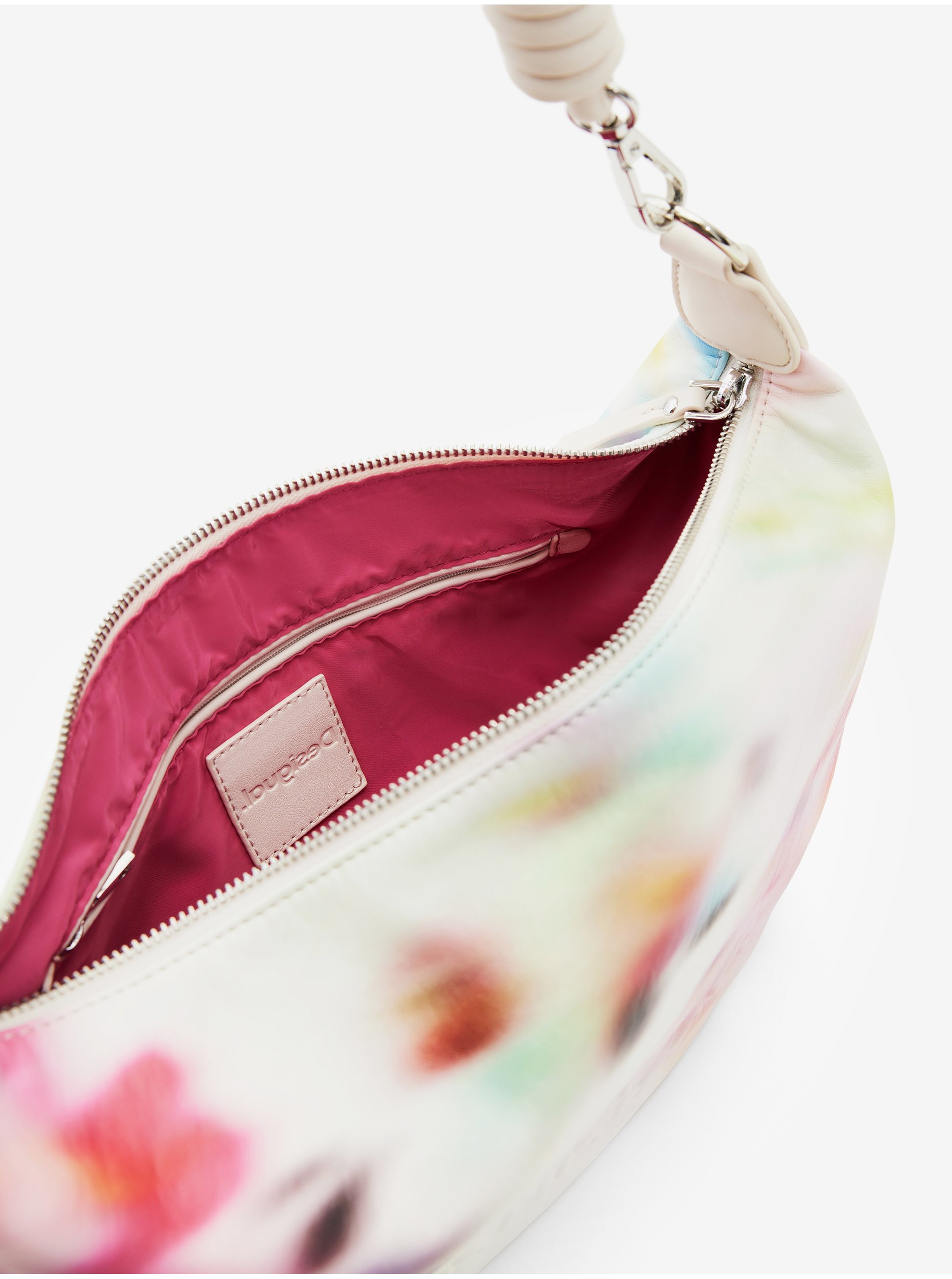 Poseta dama, DESIGUAL