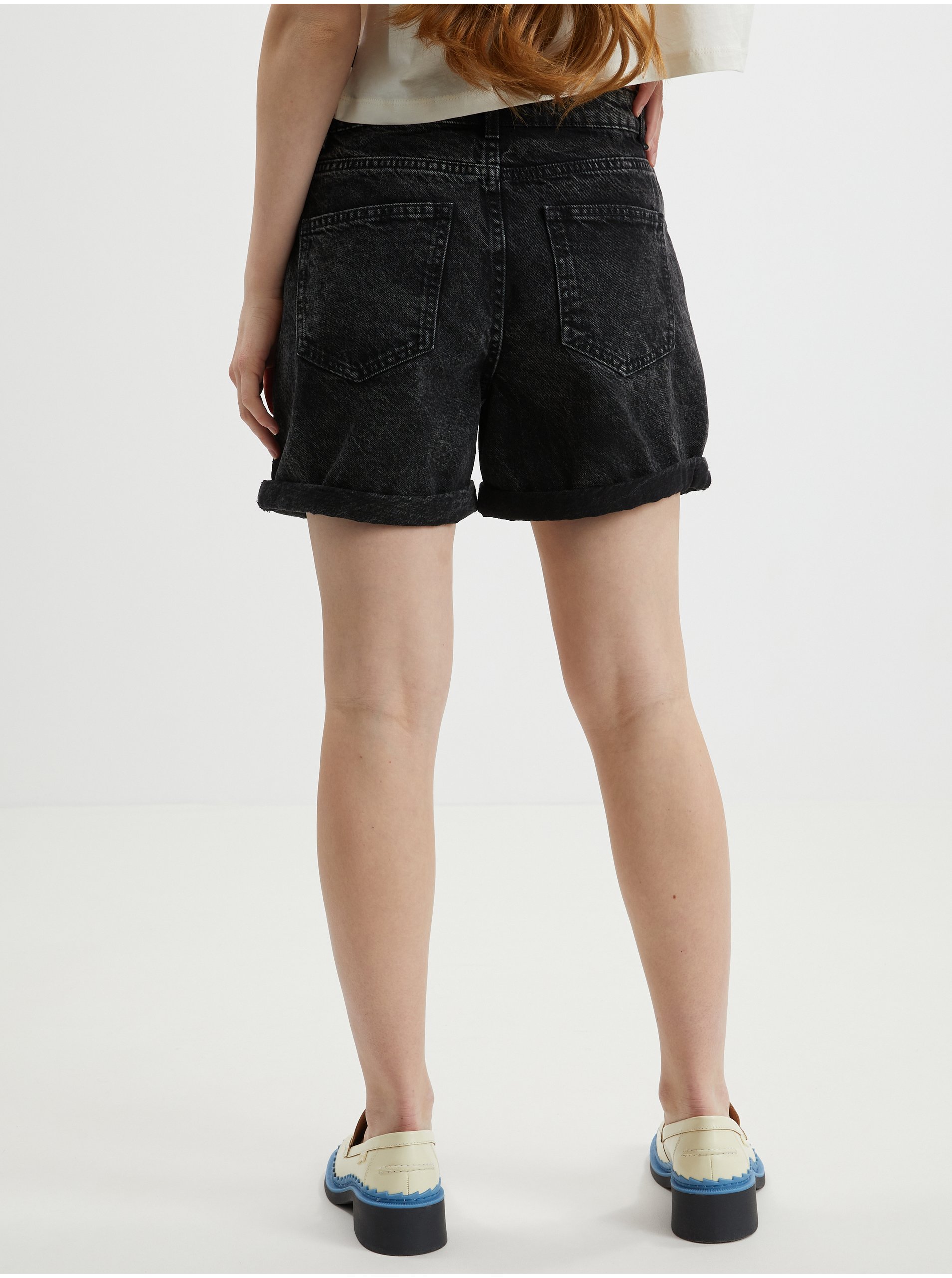 Pantaloni scurti pentru femei Noisy May - negru