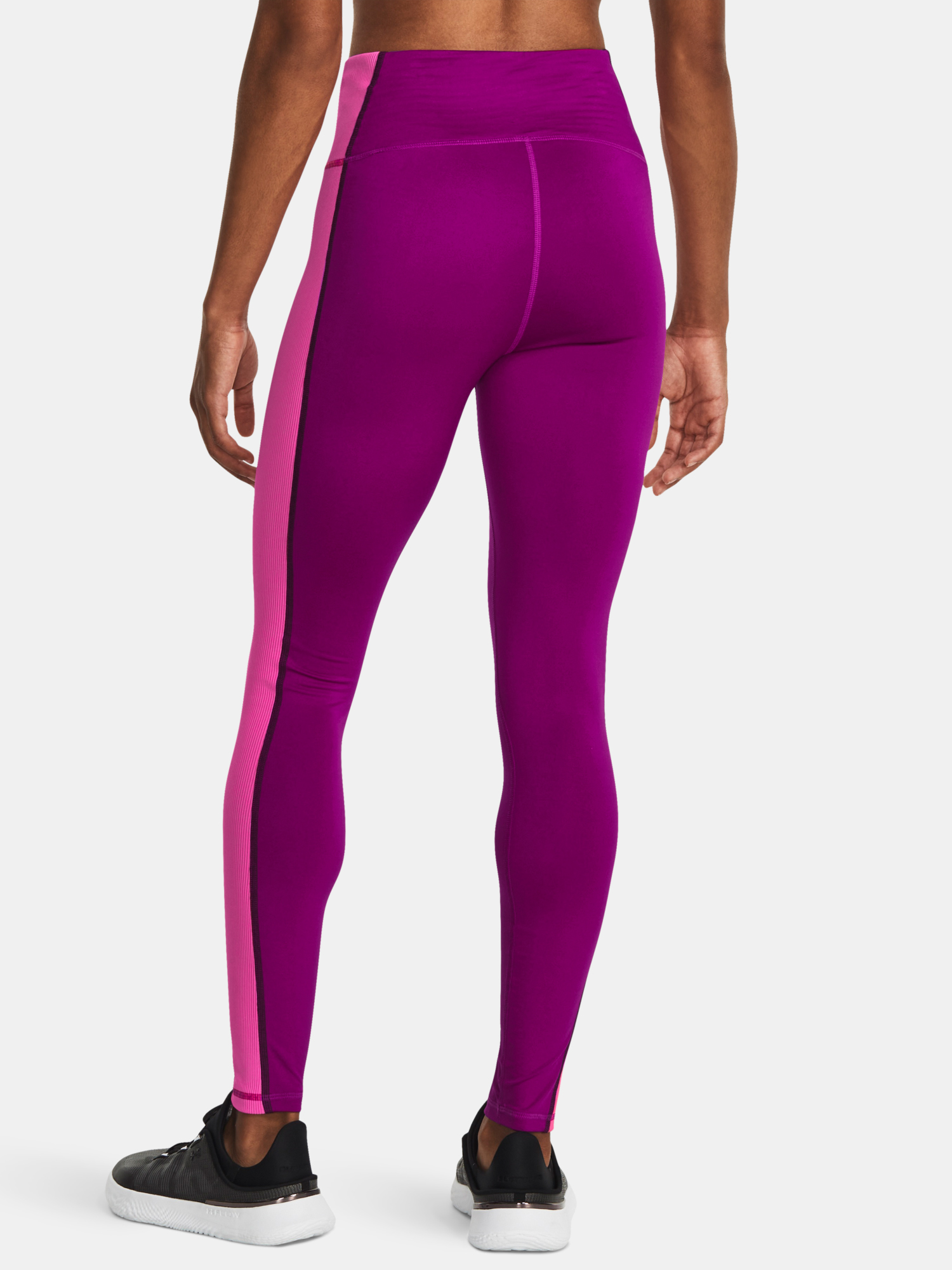 Pantaloni si pantaloni scurti pentru femei Under Armour - mov