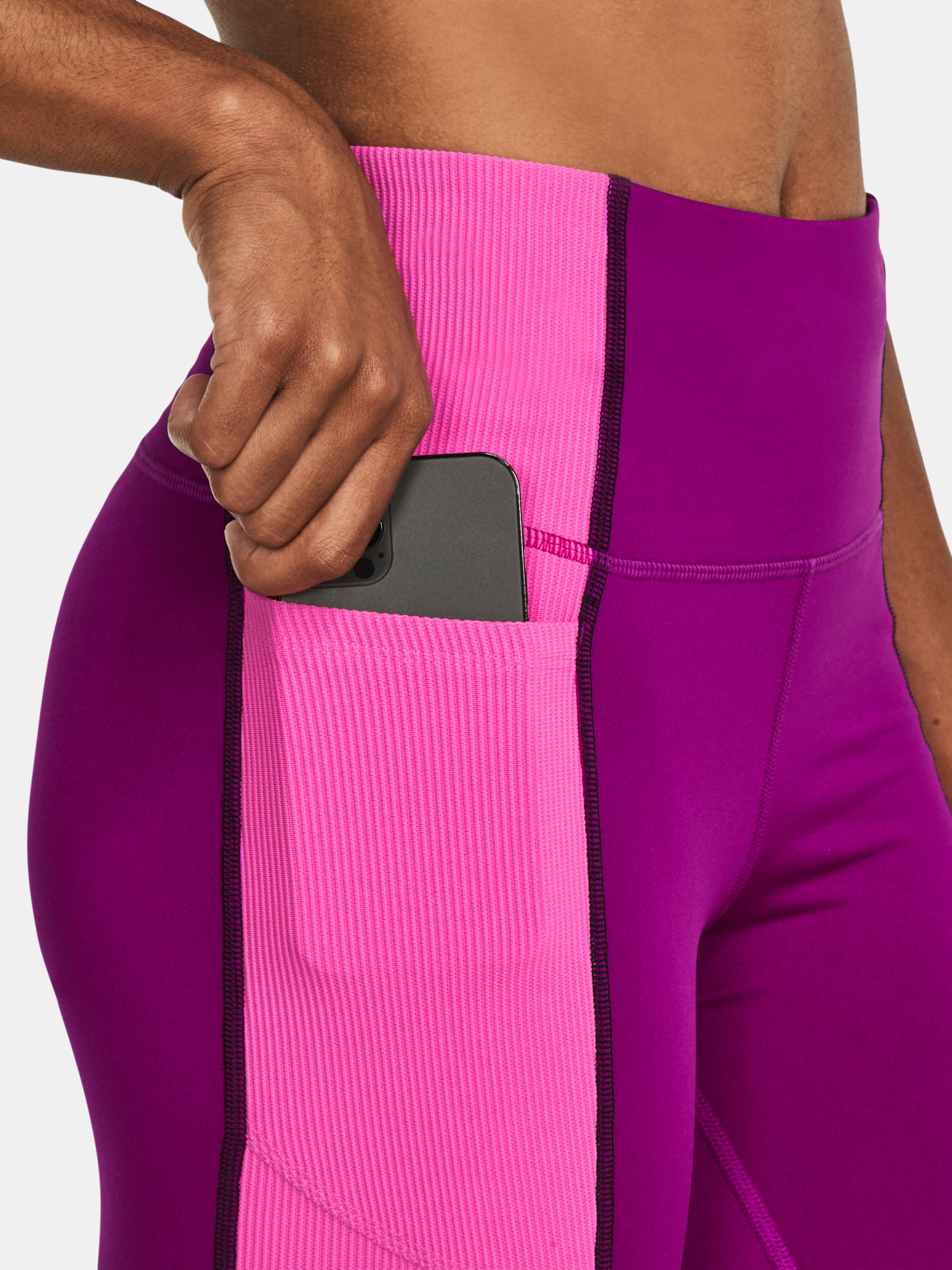 Pantaloni si pantaloni scurti pentru femei Under Armour - mov